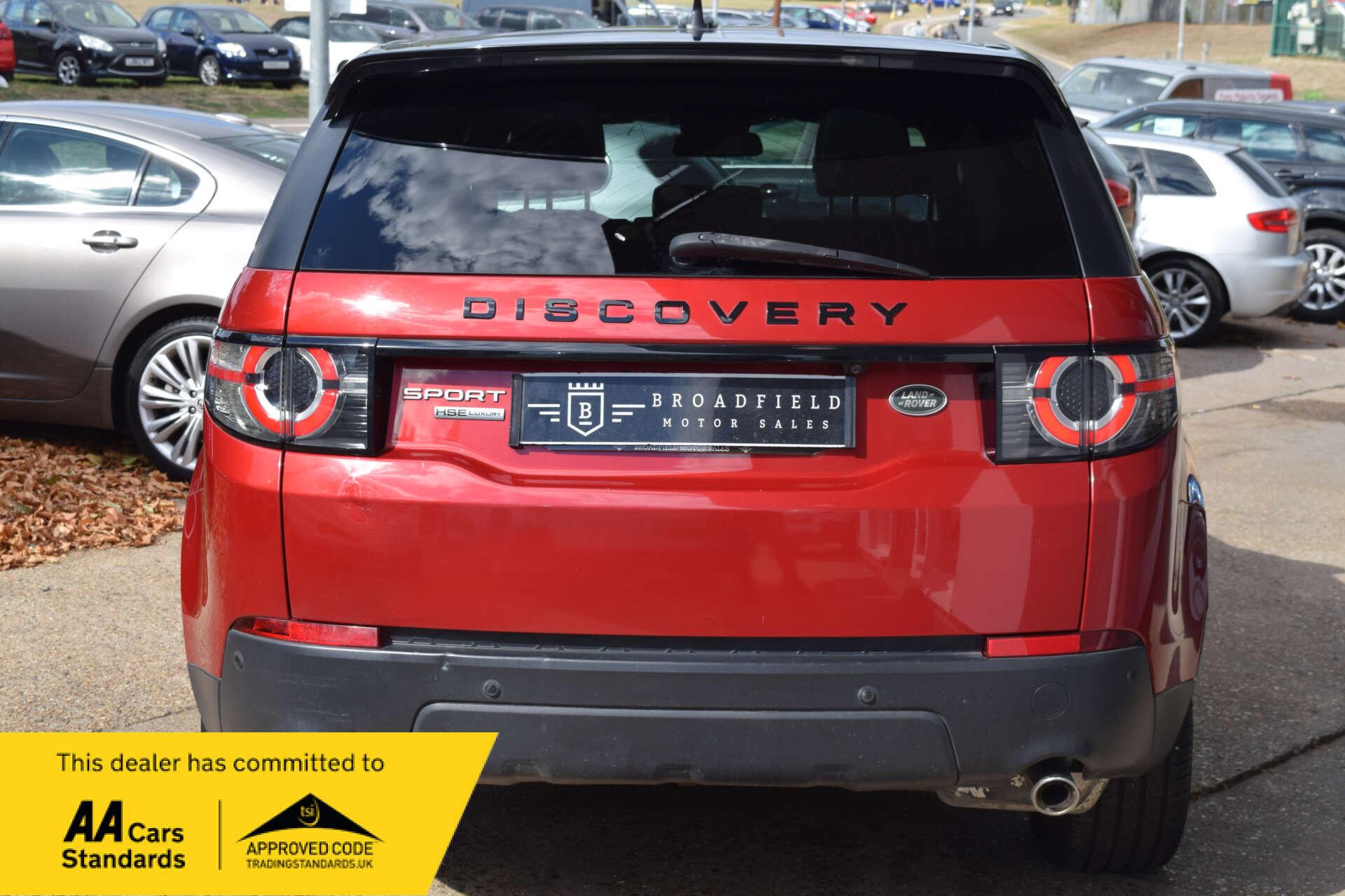 Land Rover Discovery Sport view 3