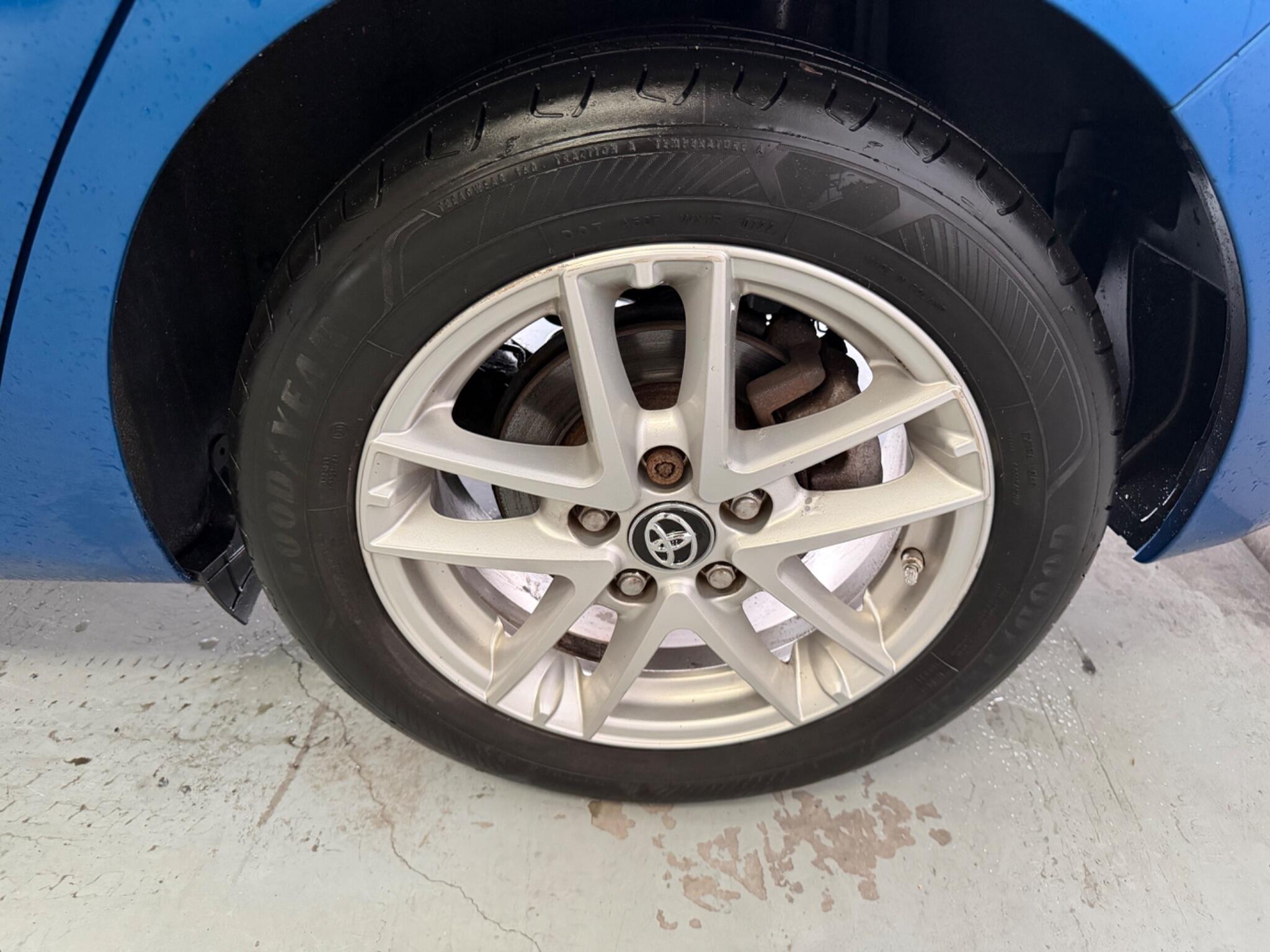 Toyota Auris view 80