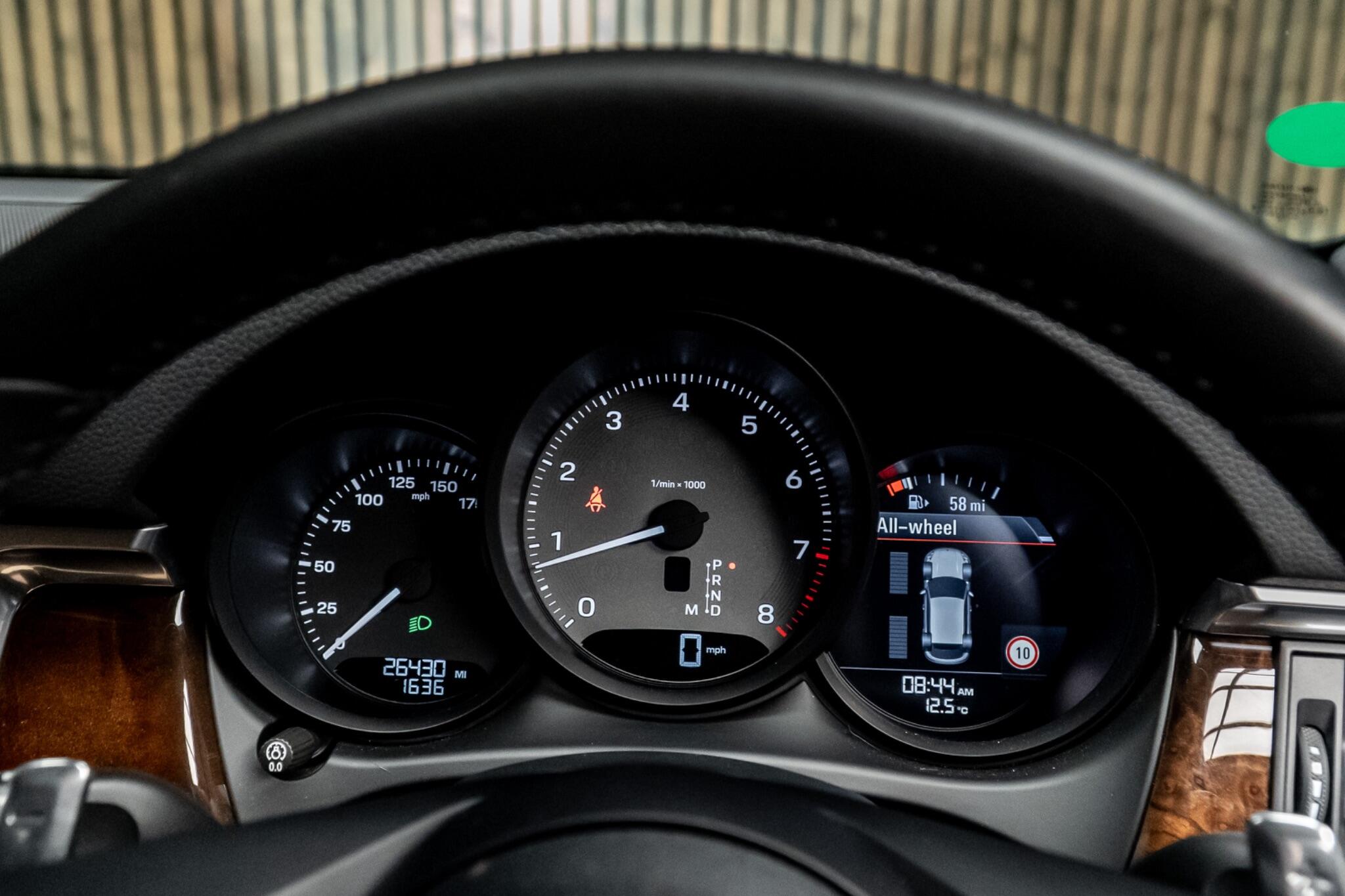 Porsche Macan view 35