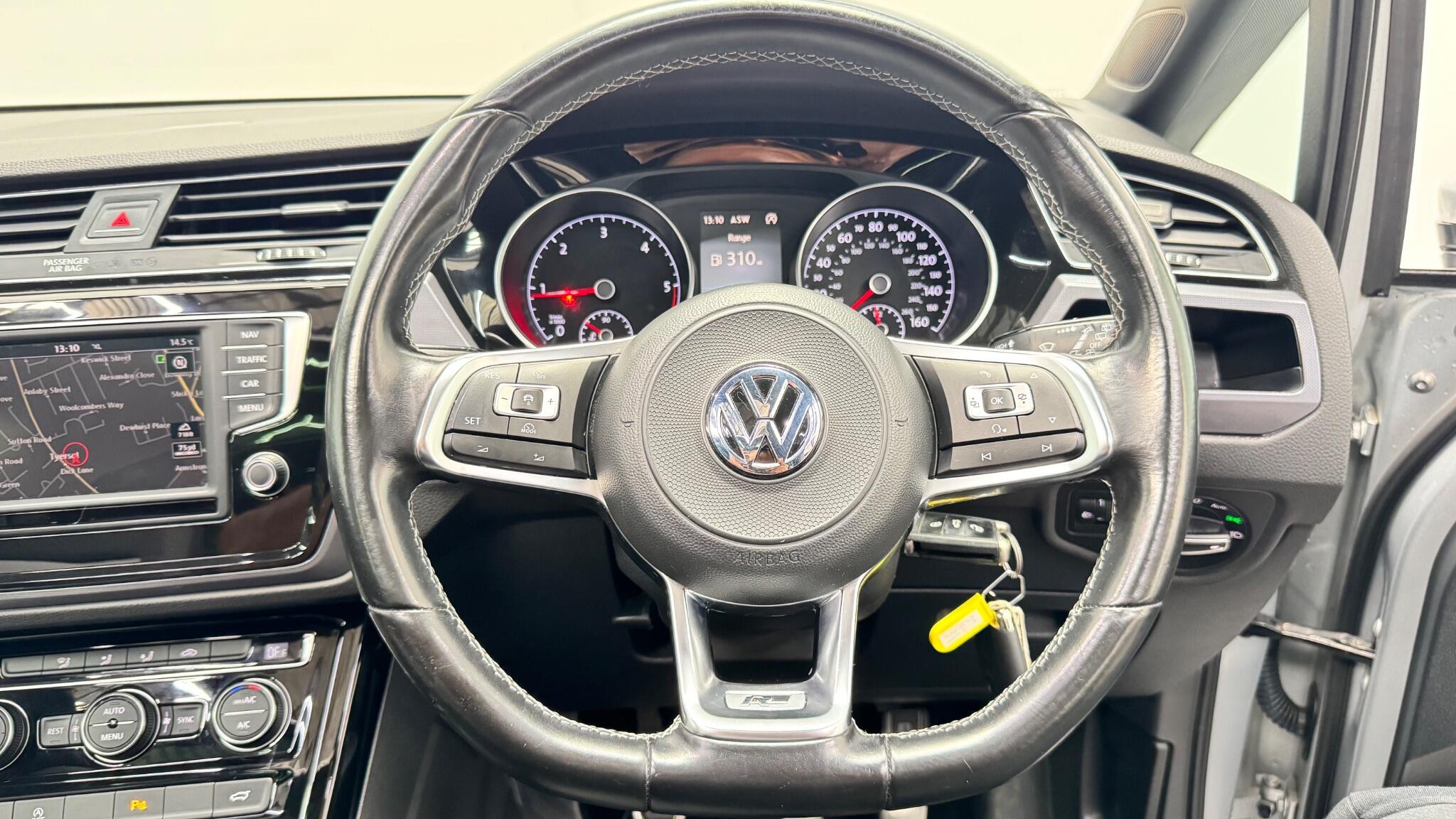Volkswagen Touran view 28