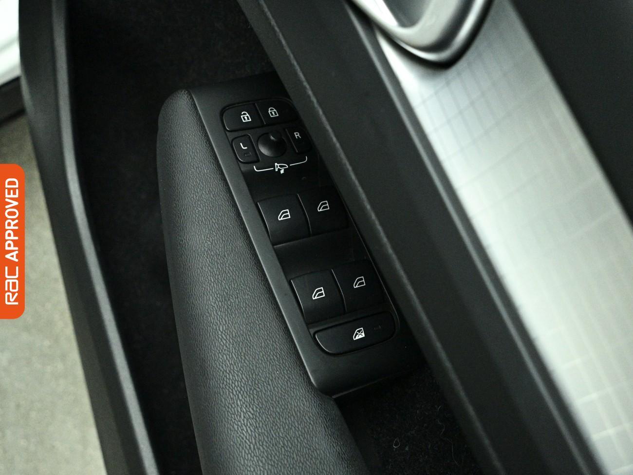 Volvo XC40 view 22