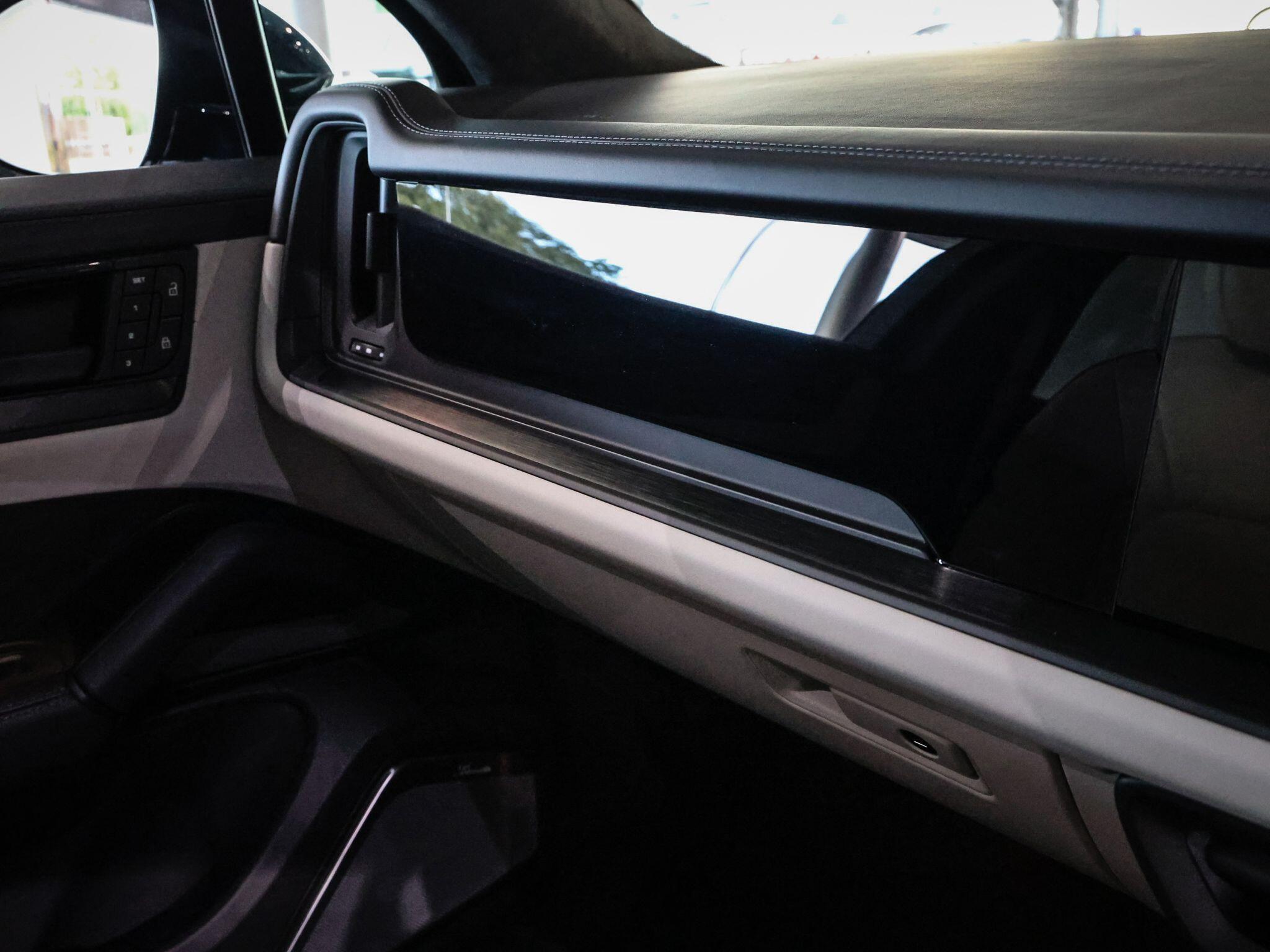 Porsche Cayenne view 29