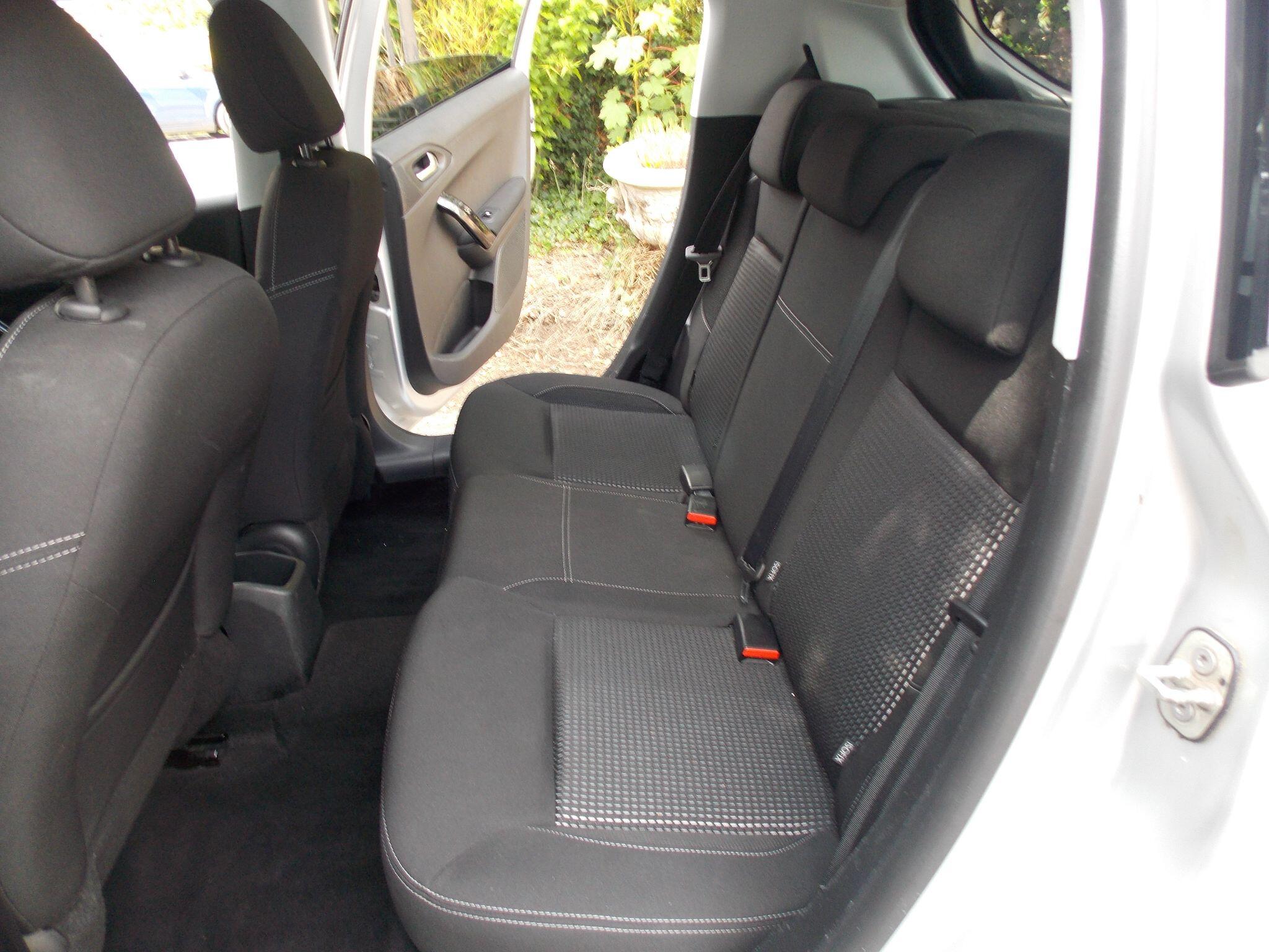 Peugeot 208 view 25