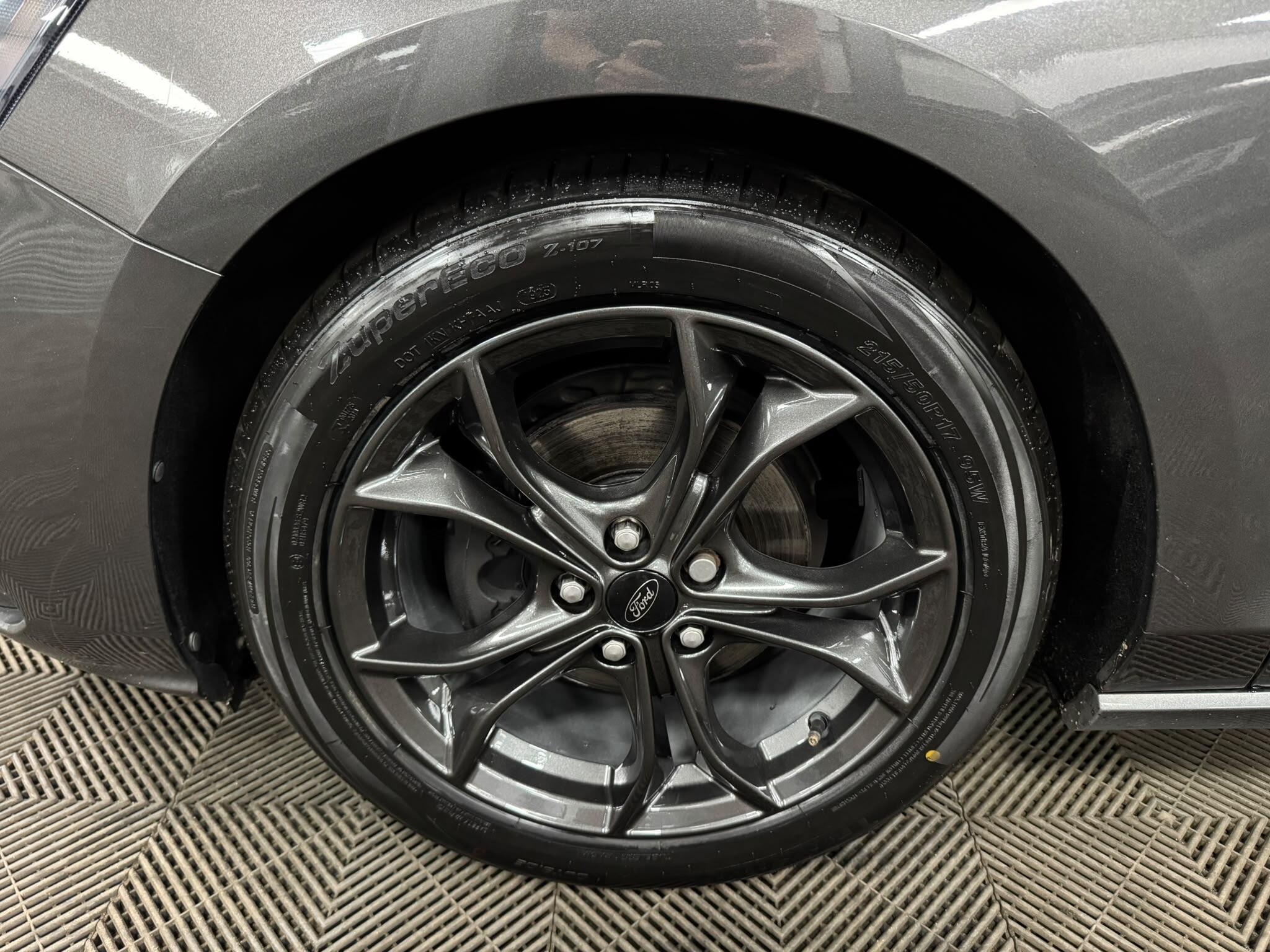 Ford Focus view 45