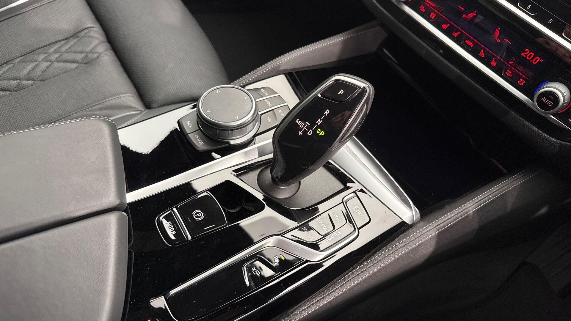 BMW 5 Series view 10