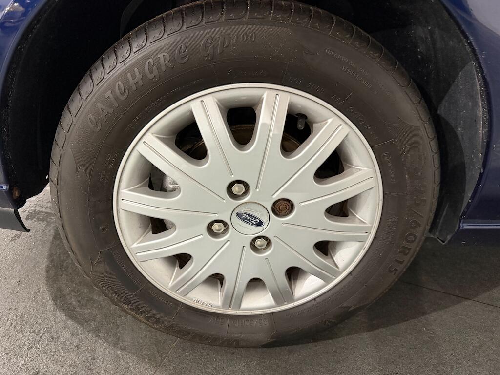 Ford Focus view 44