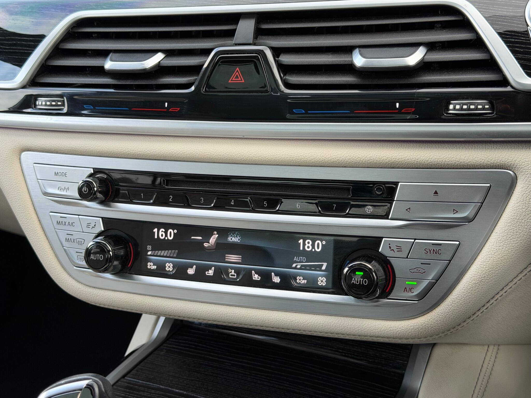 BMW 7 Series view 40
