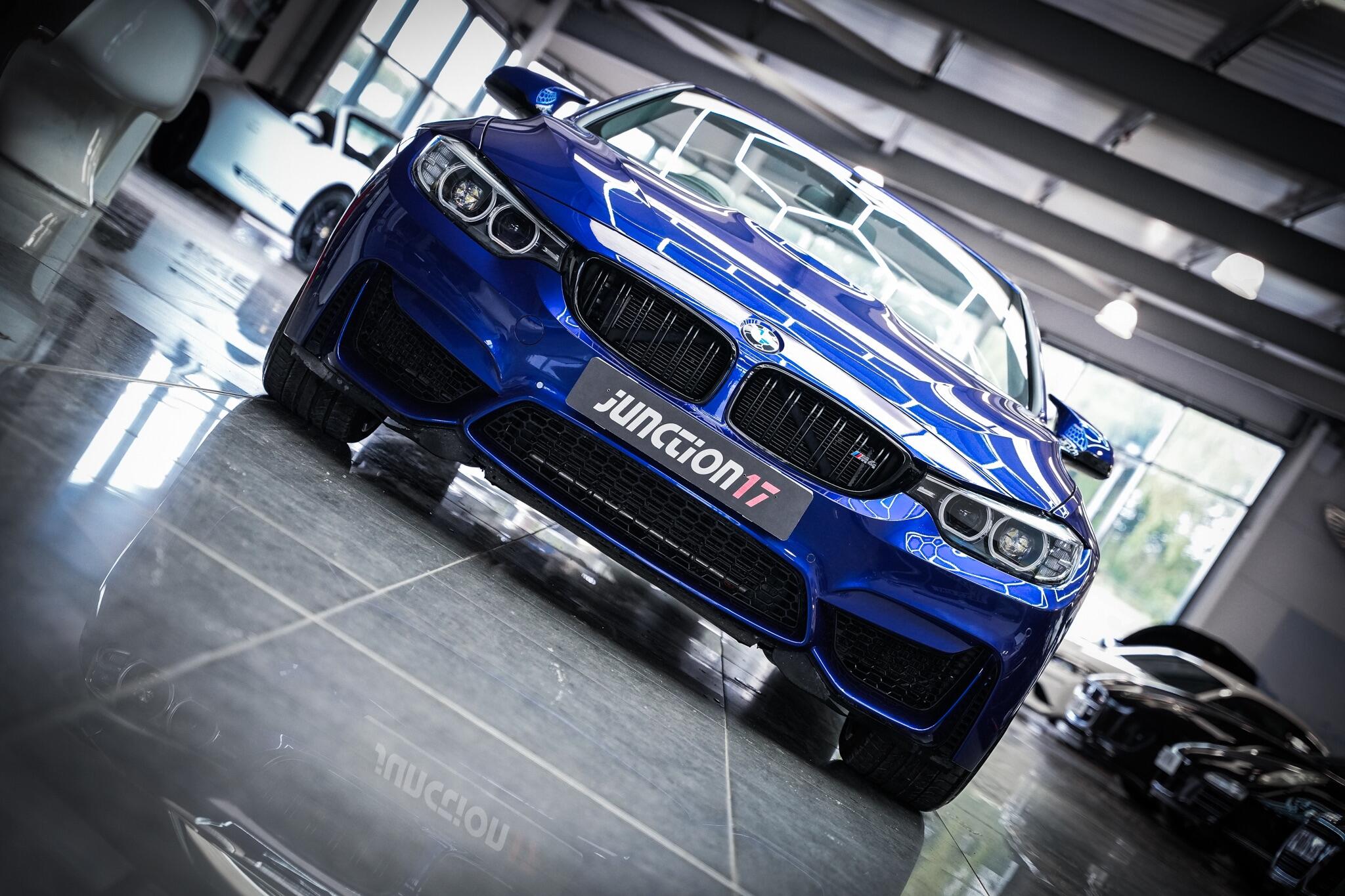 BMW M4 view 4