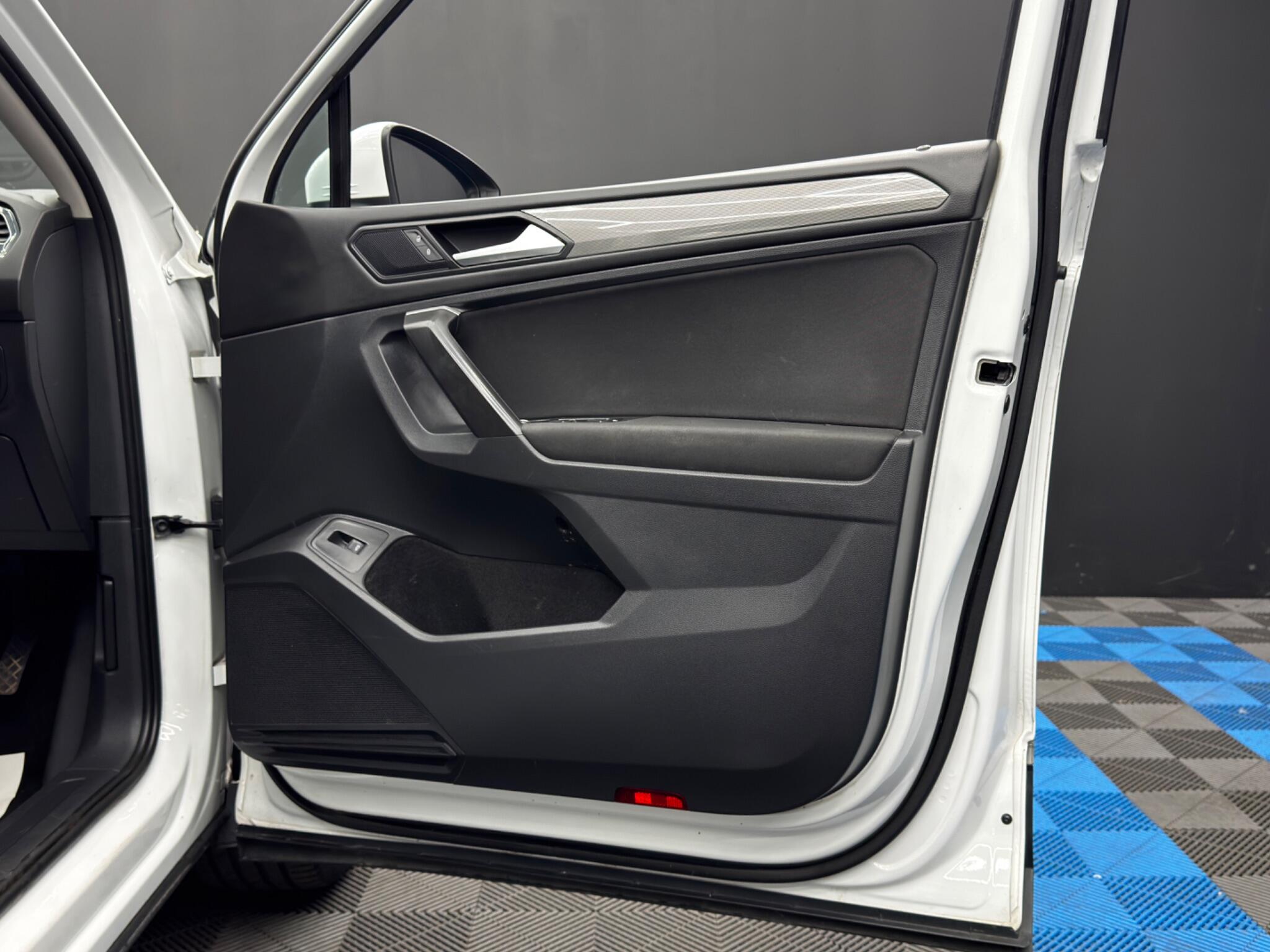 Volkswagen Tiguan Allspace view 41