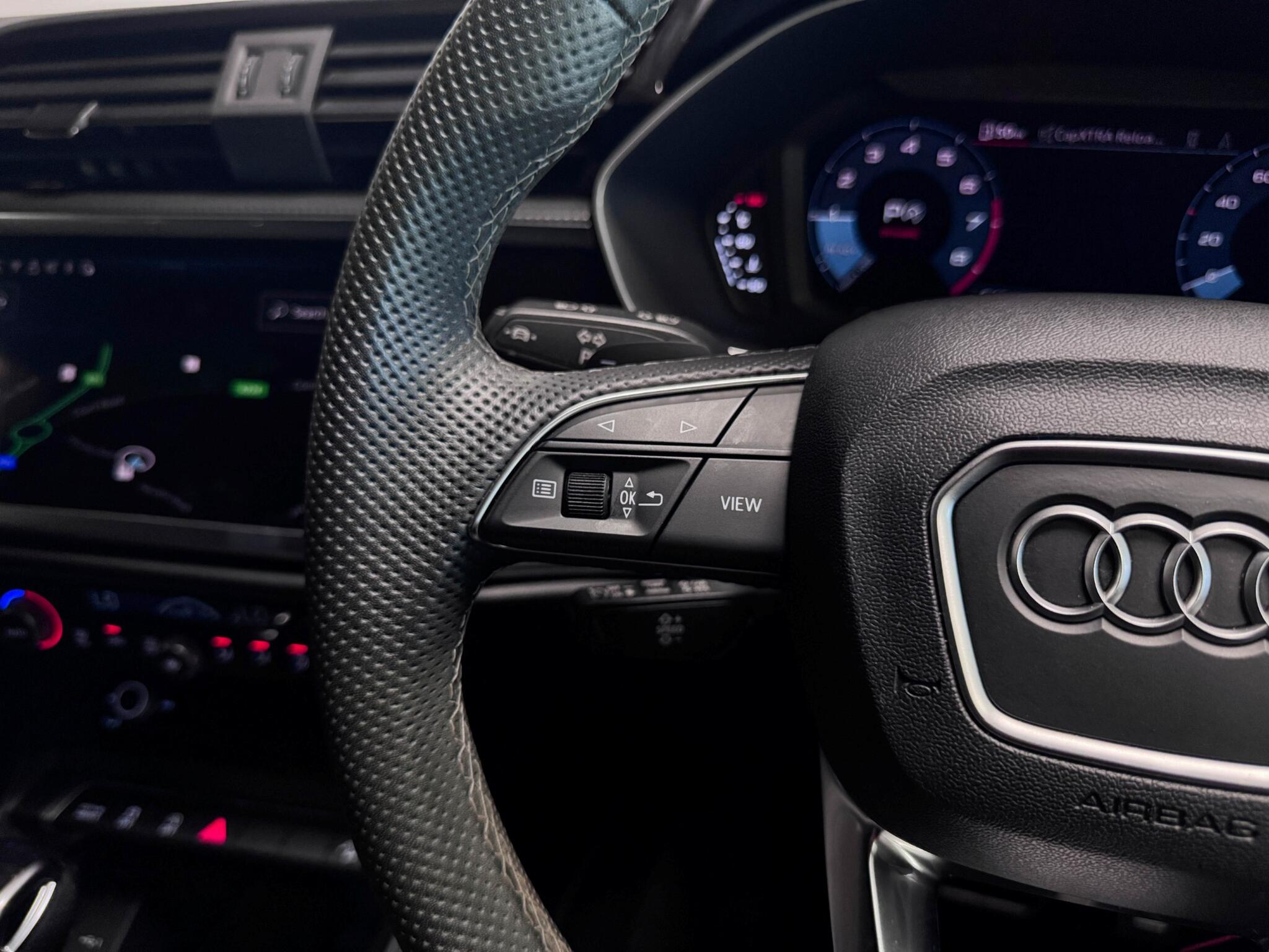 Audi Q3 view 12