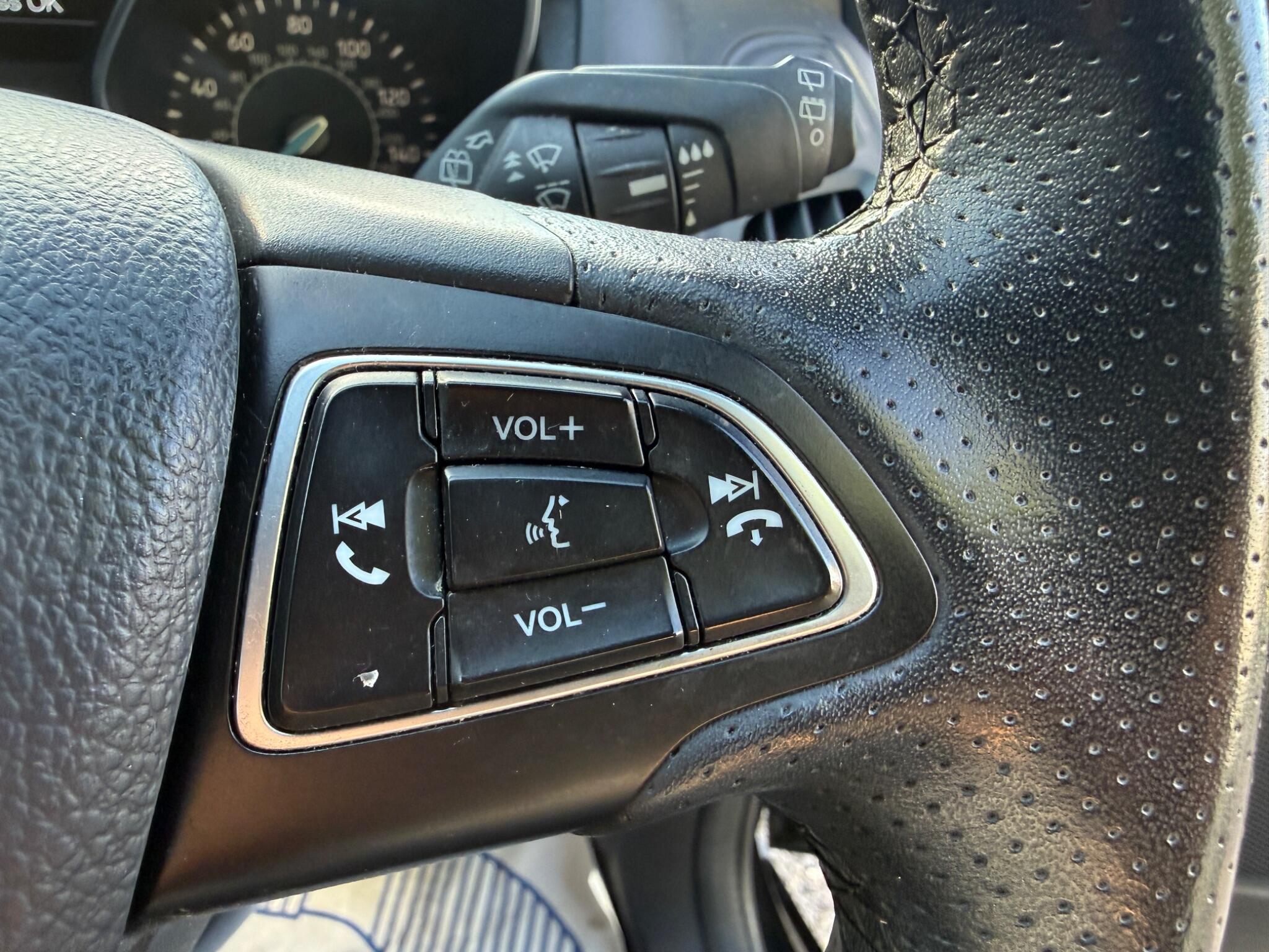 2018 Ford Focus image 25