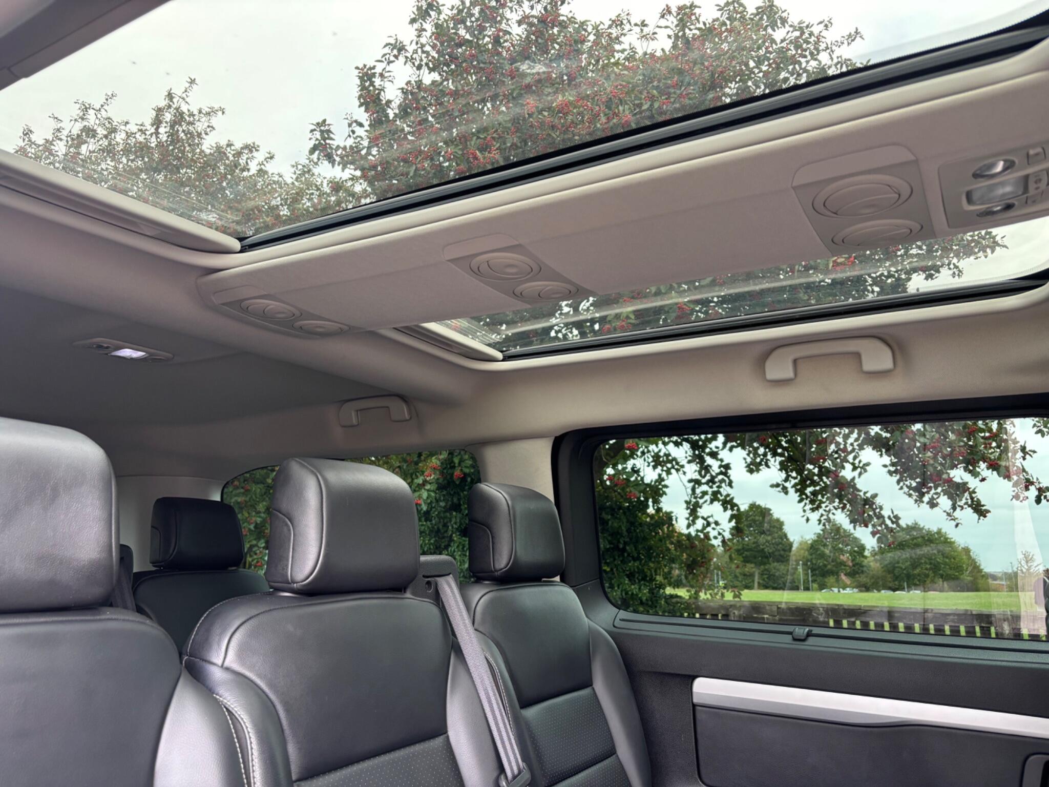 Vauxhall Vivaro Life Electric view 9