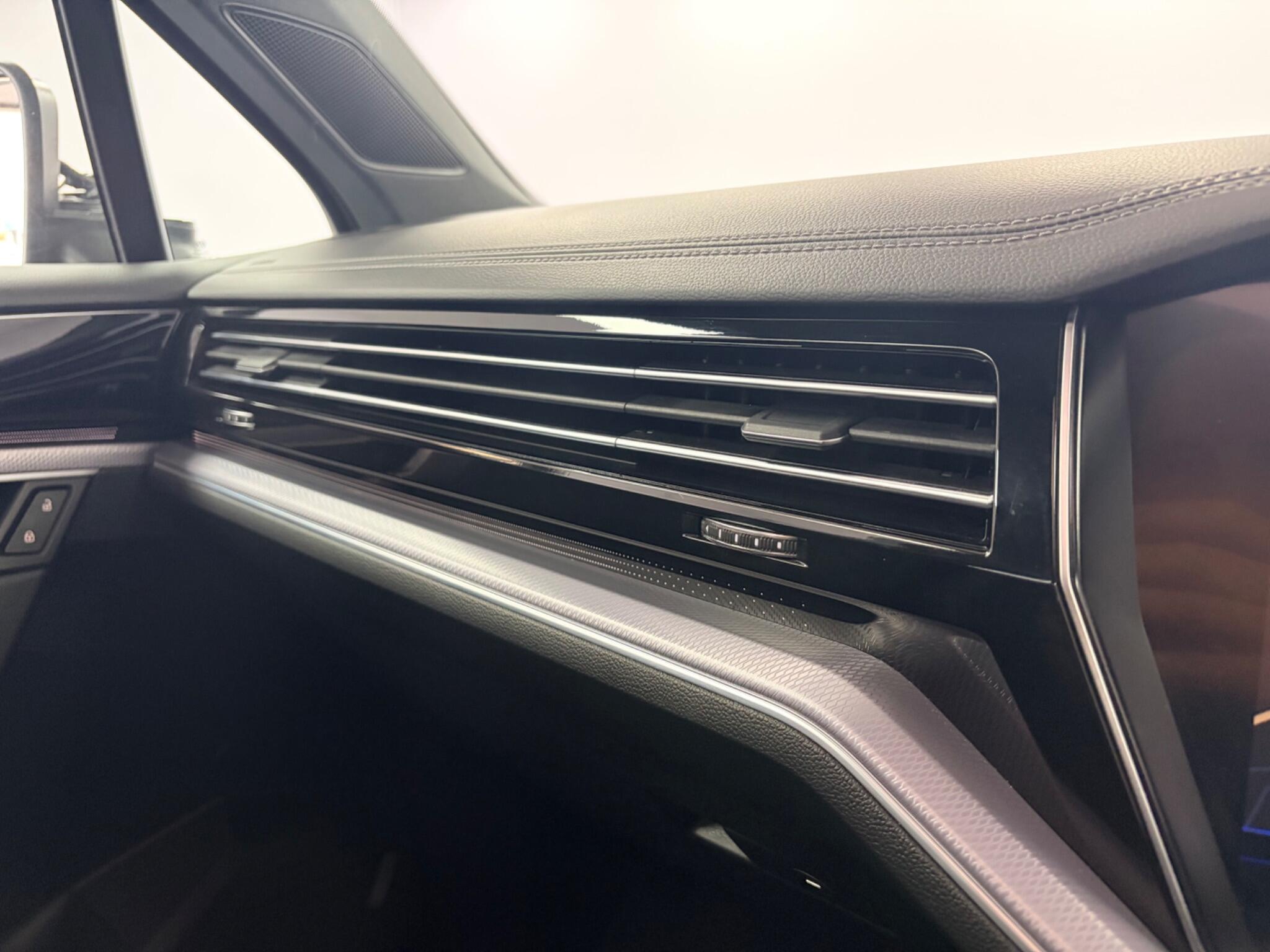 Volkswagen Touareg view 38