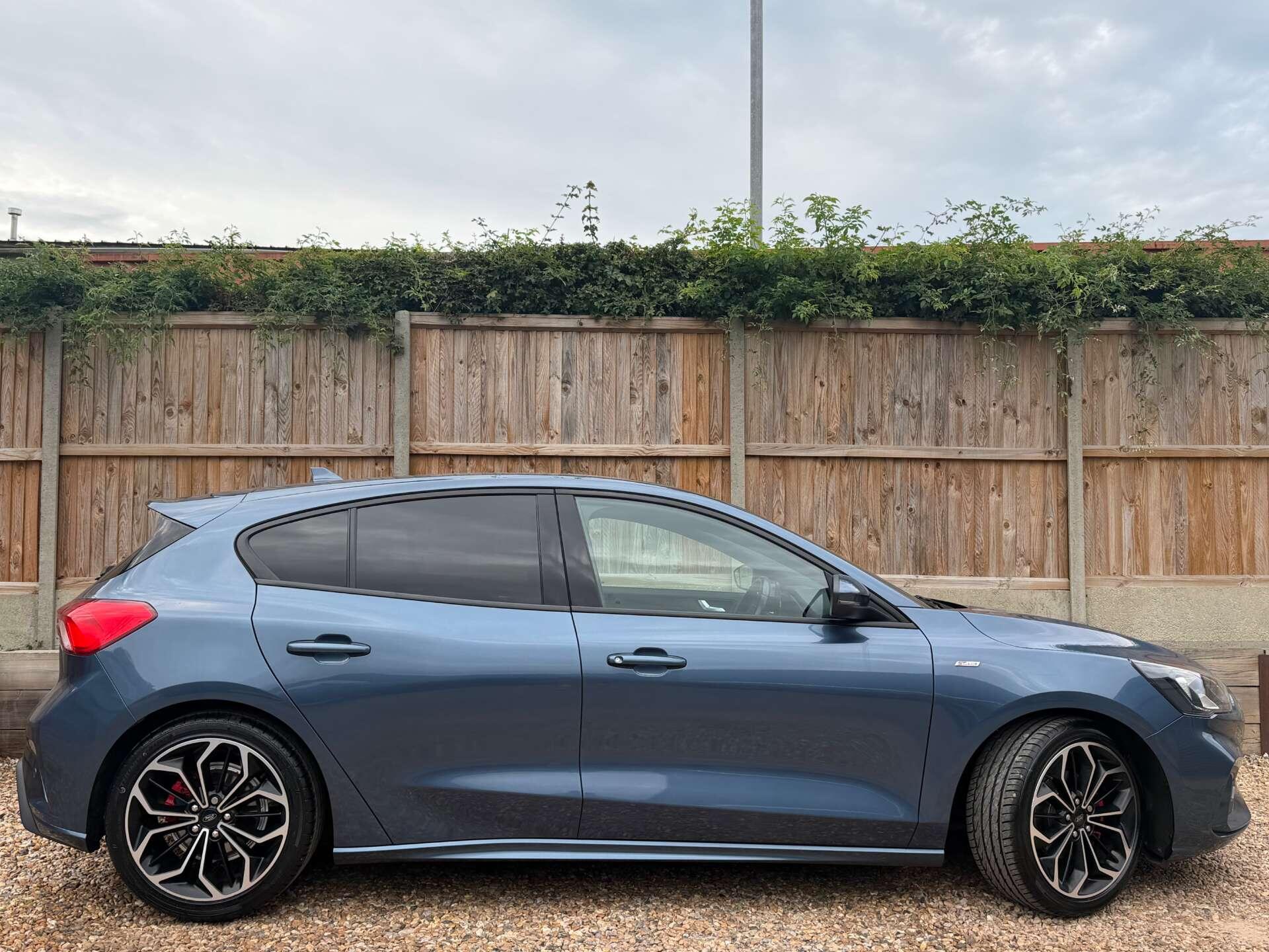 Ford Focus view 12