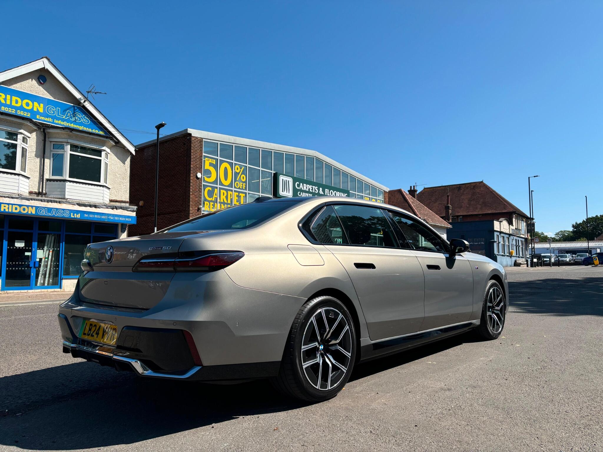 BMW I7 view 3