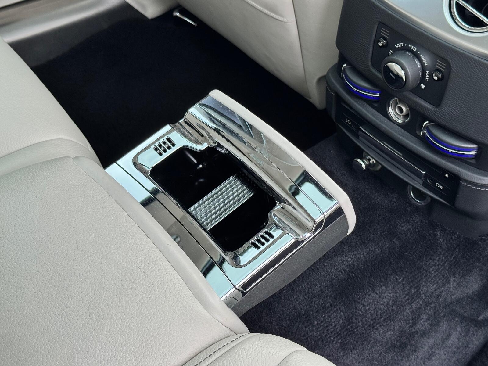 Rolls-Royce Ghost view 23
