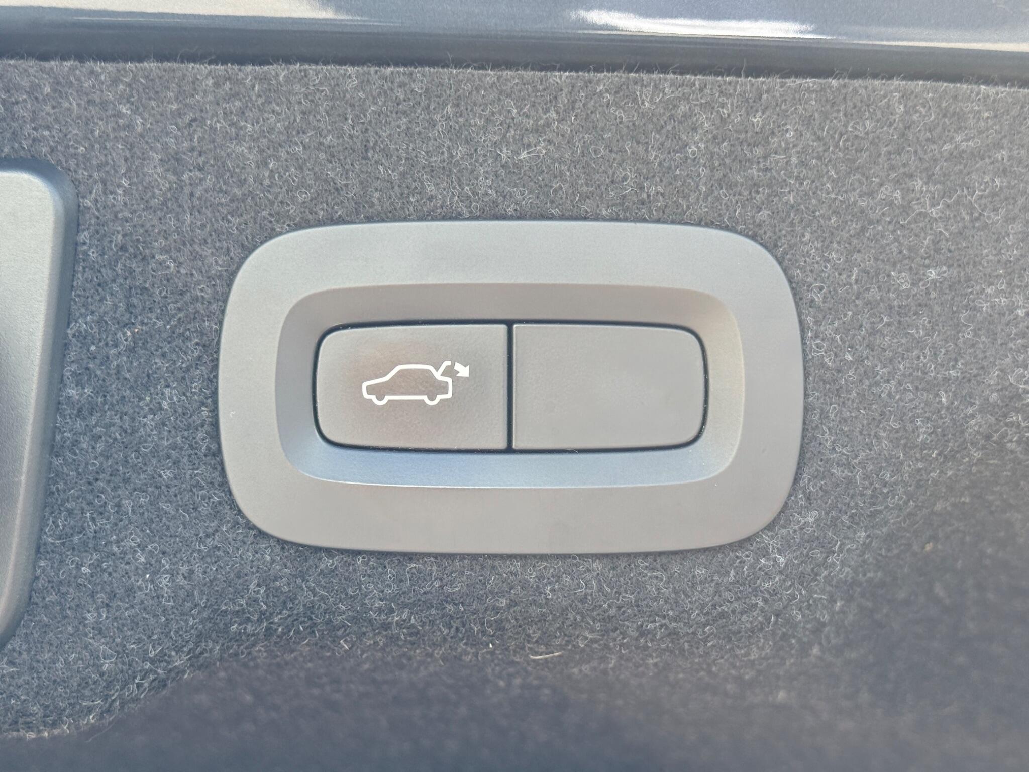 Volvo S90 - Image 48