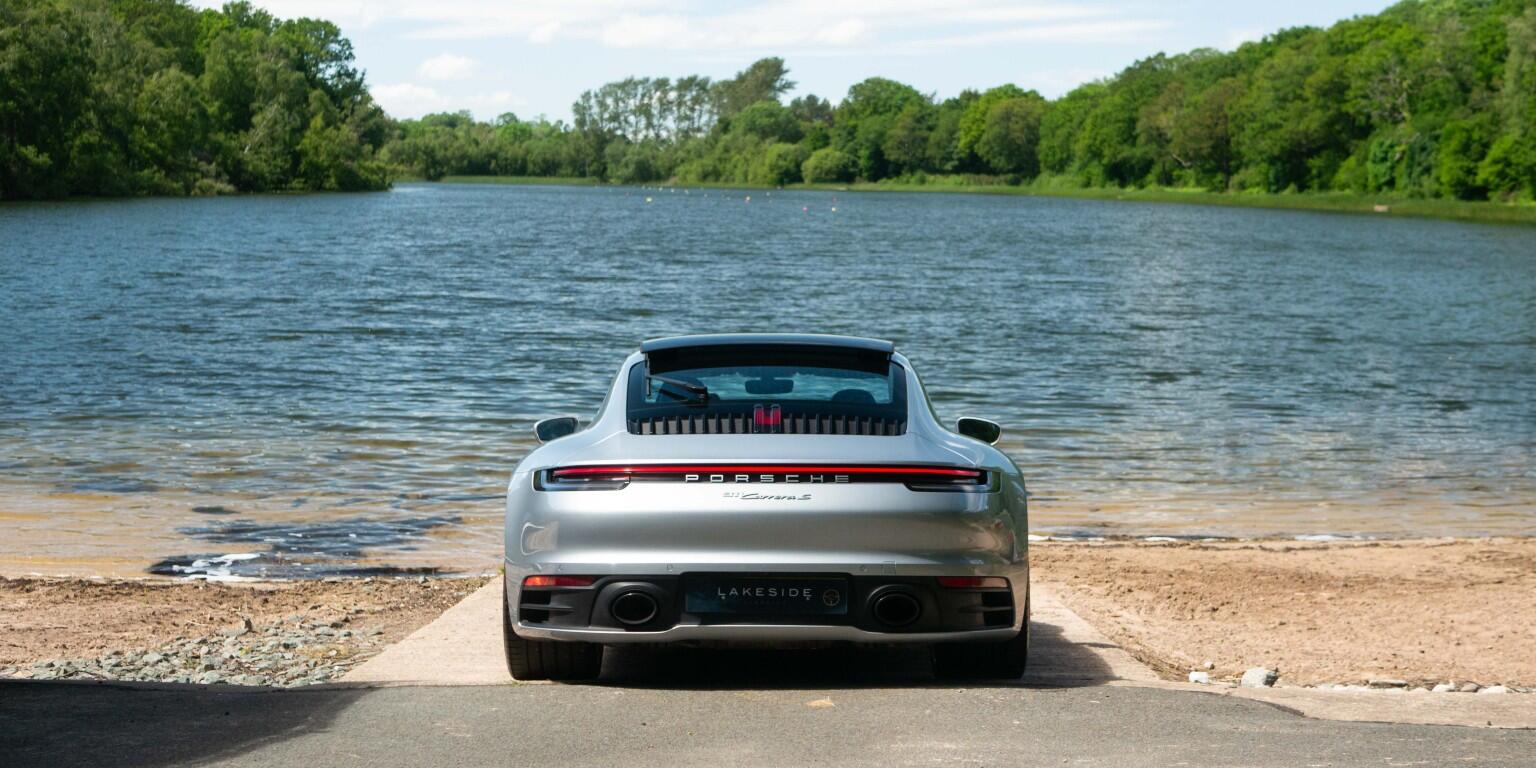 Porsche 911 view 5