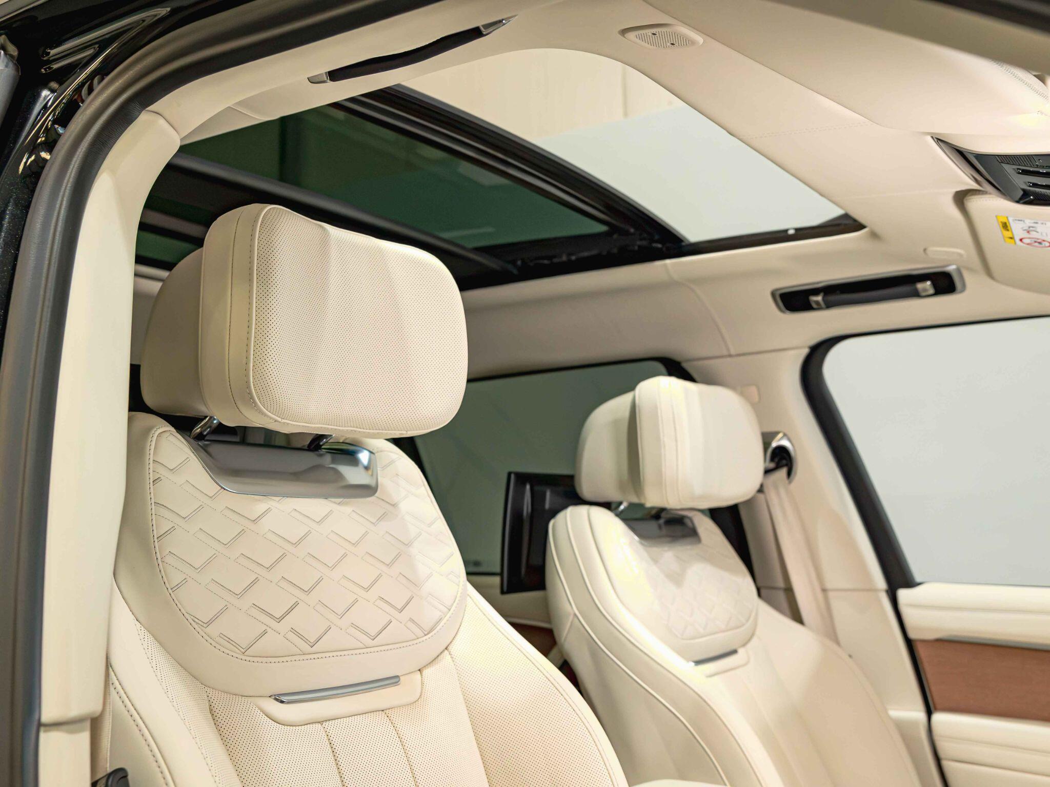 Land Rover Range Rover view 18