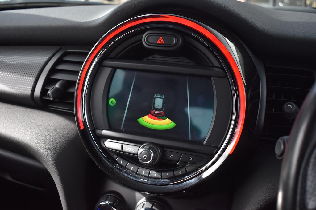 Mini Hatch view 16