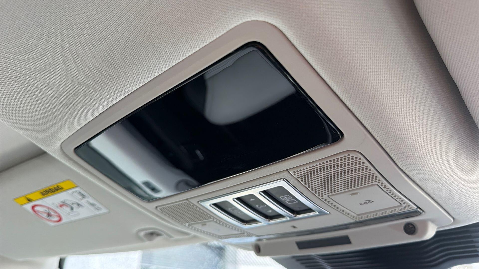 Land Rover Discovery view 45