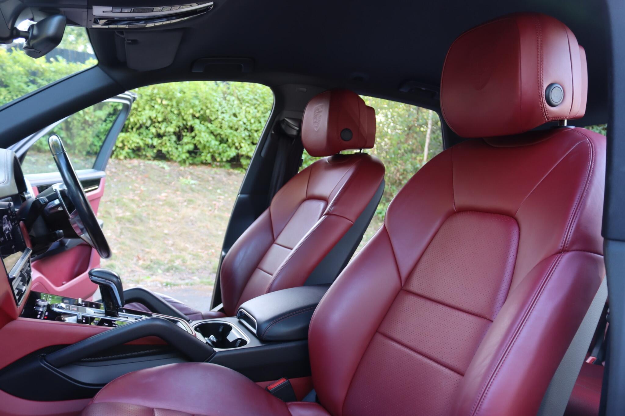 Porsche Cayenne view 9
