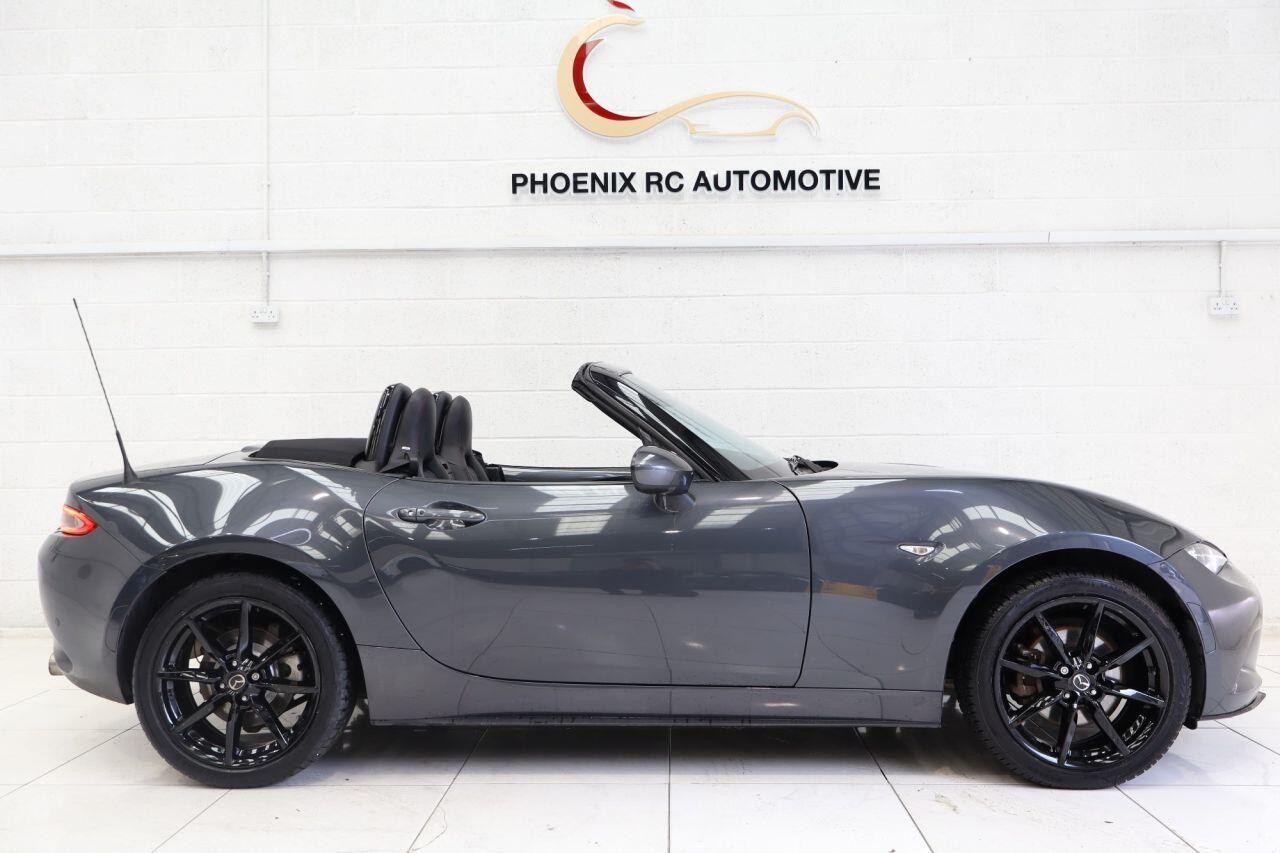 Mazda MX-5 view 4