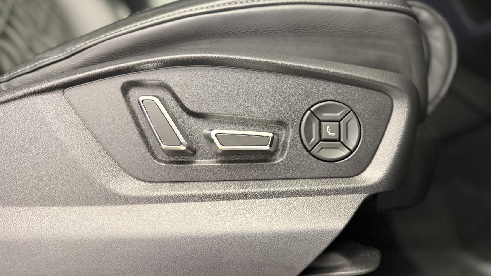 Audi Q7 view 40