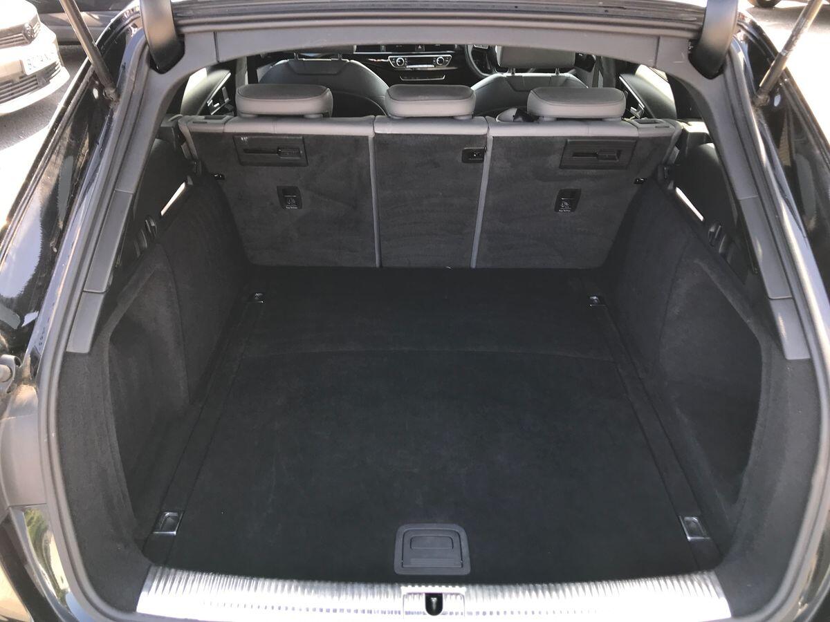 Audi A4 view 8