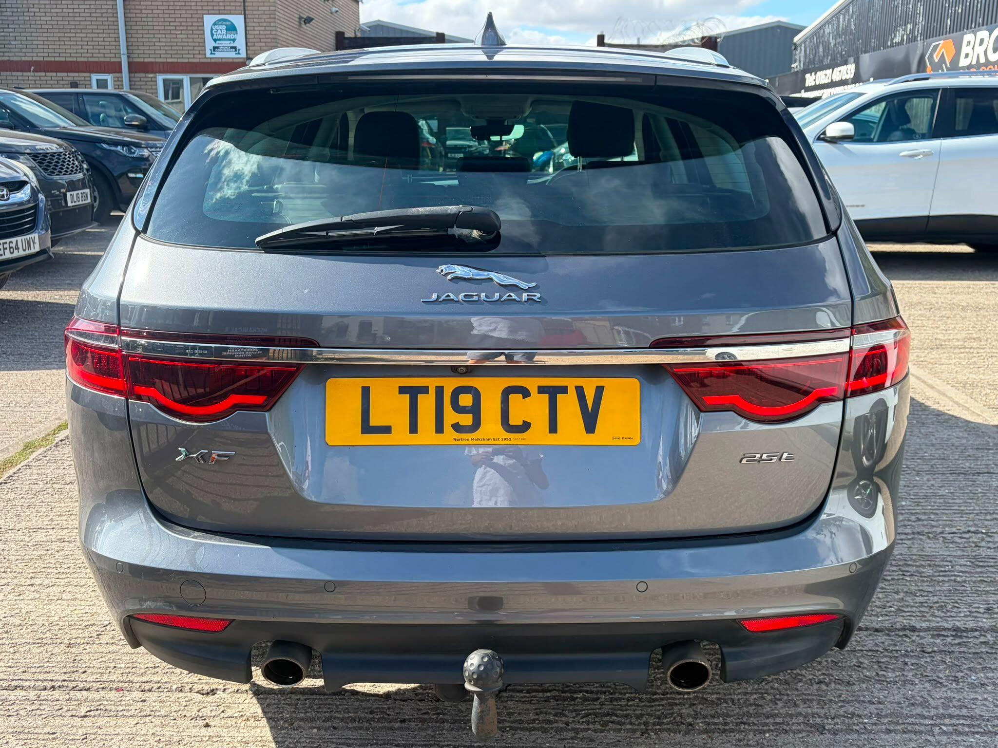Jaguar XF view 6