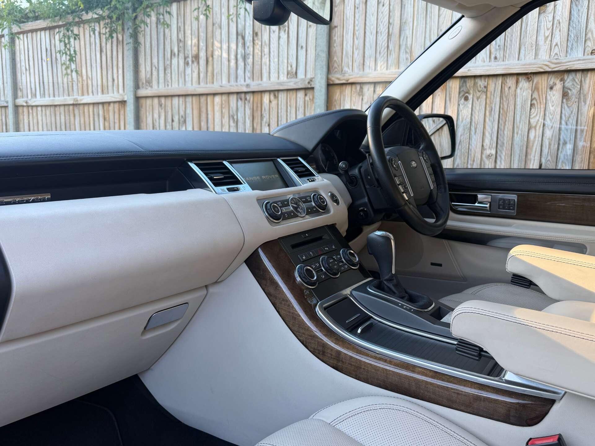 Land Rover Range Rover Sport view 16