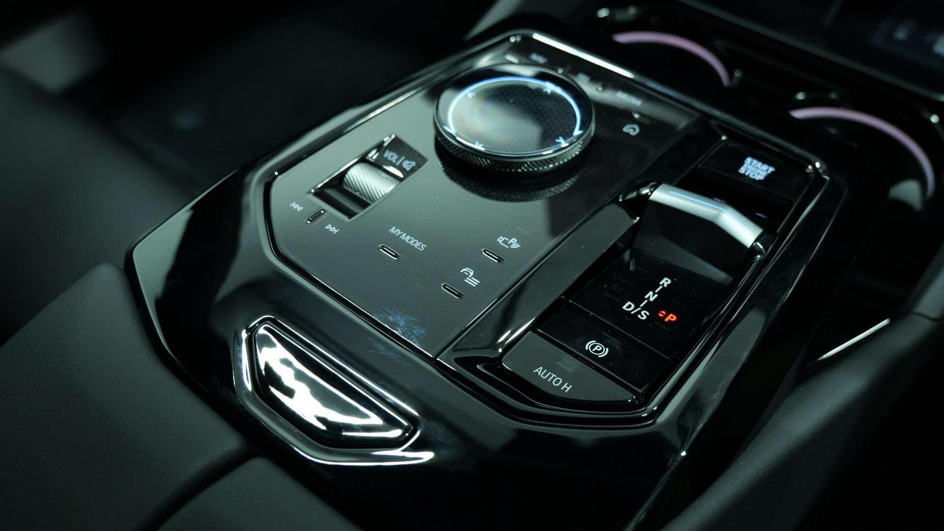 BMW 5 Series view 20