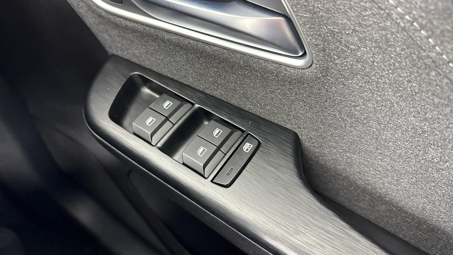 MG ZS view 35