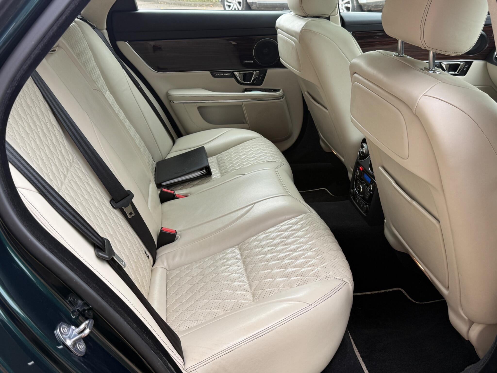 Jaguar XJ view 40