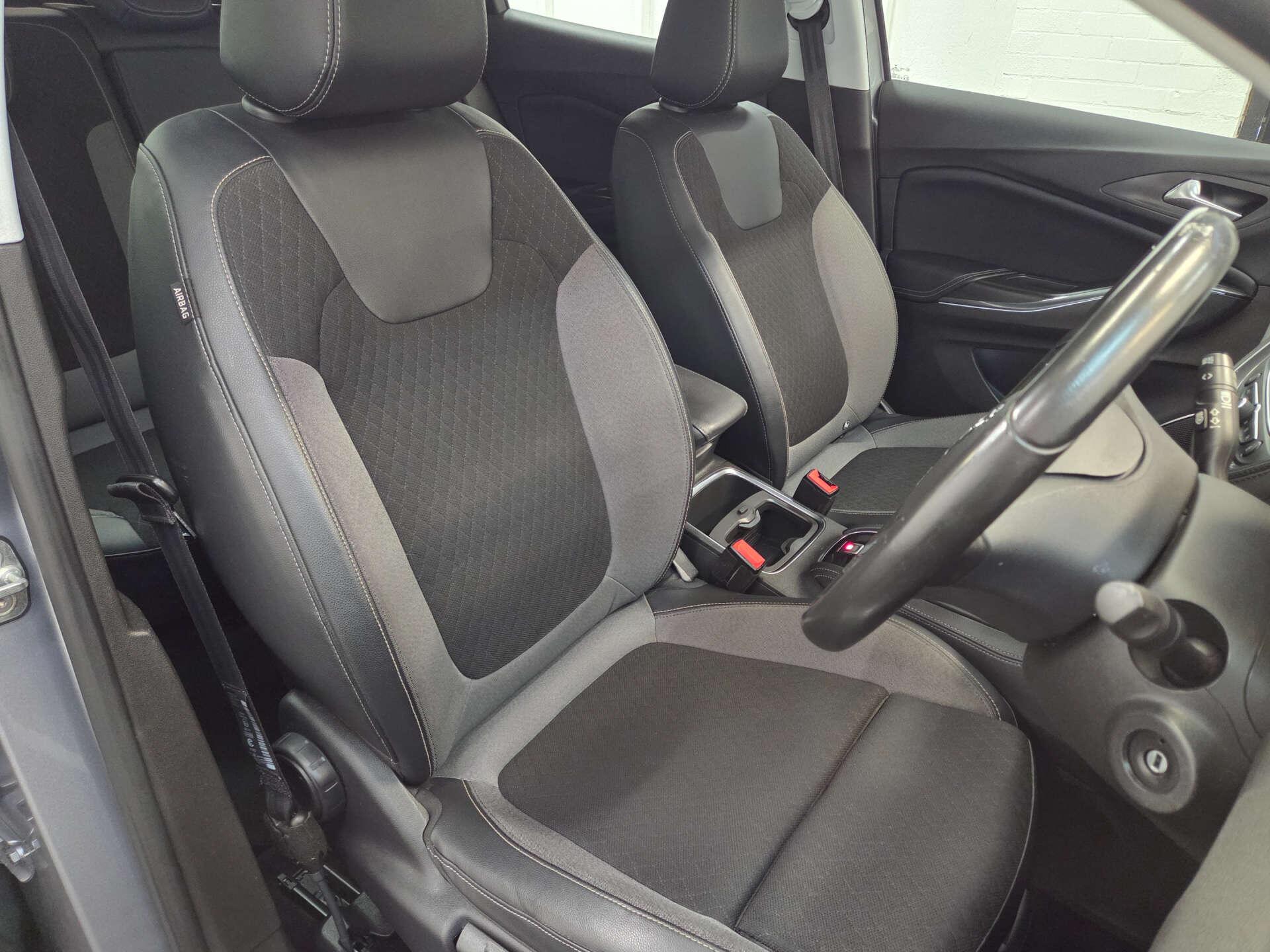 Vauxhall Grandland X view 9