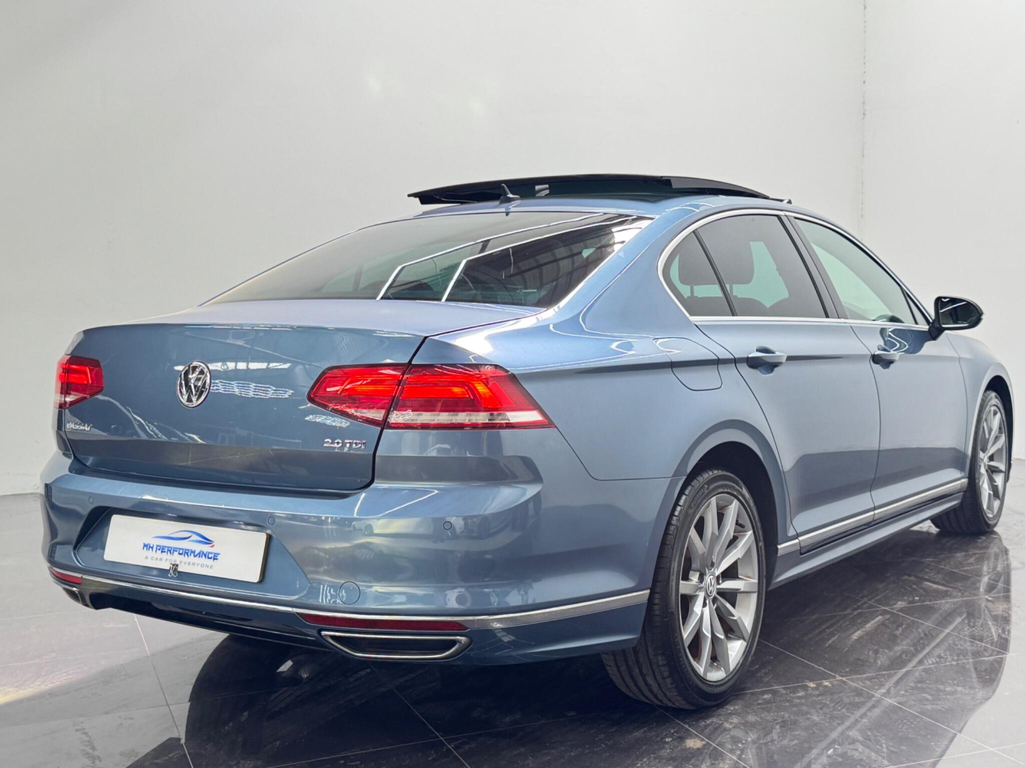 Volkswagen Passat view 8
