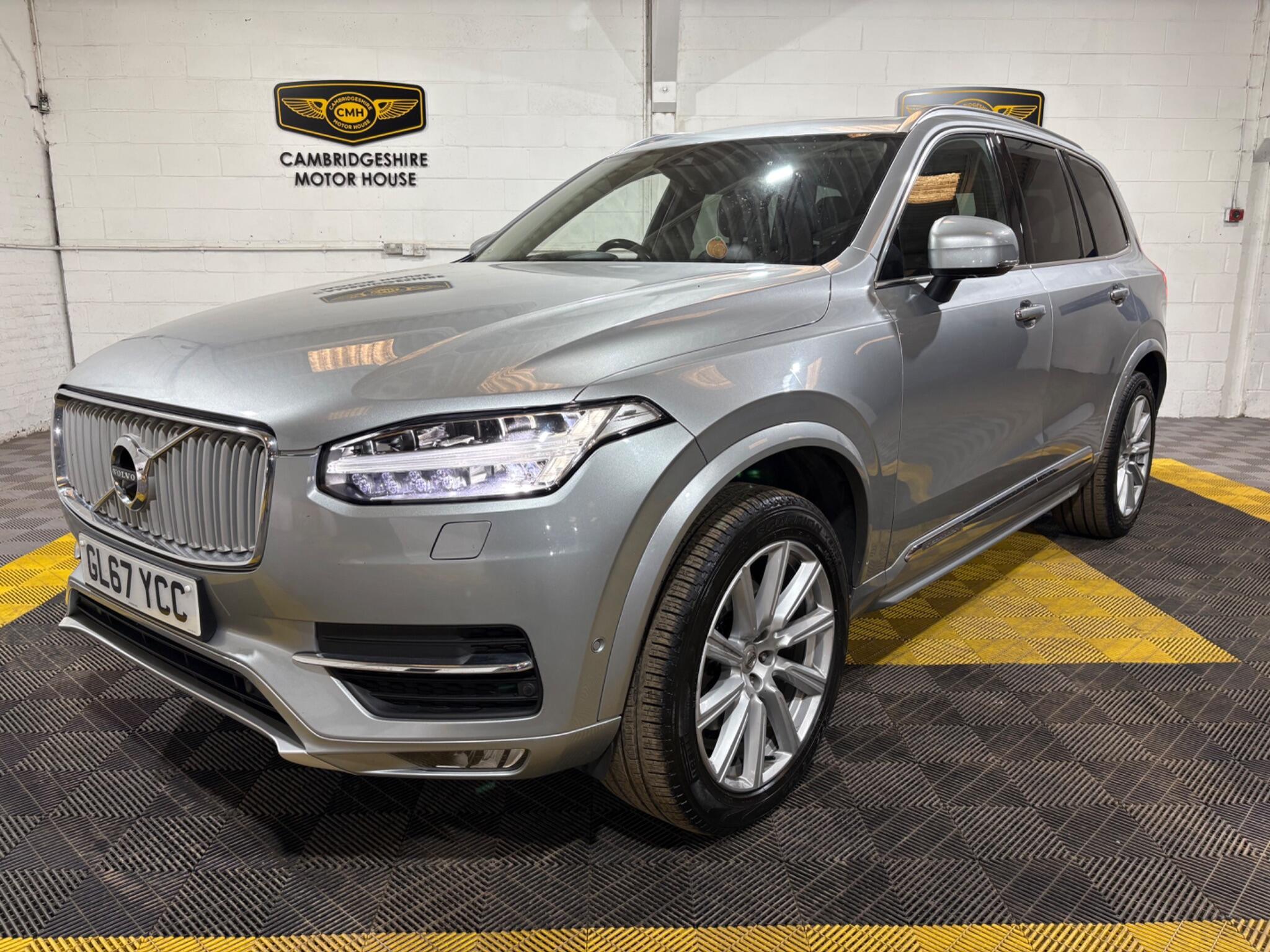 Volvo XC90 view 3
