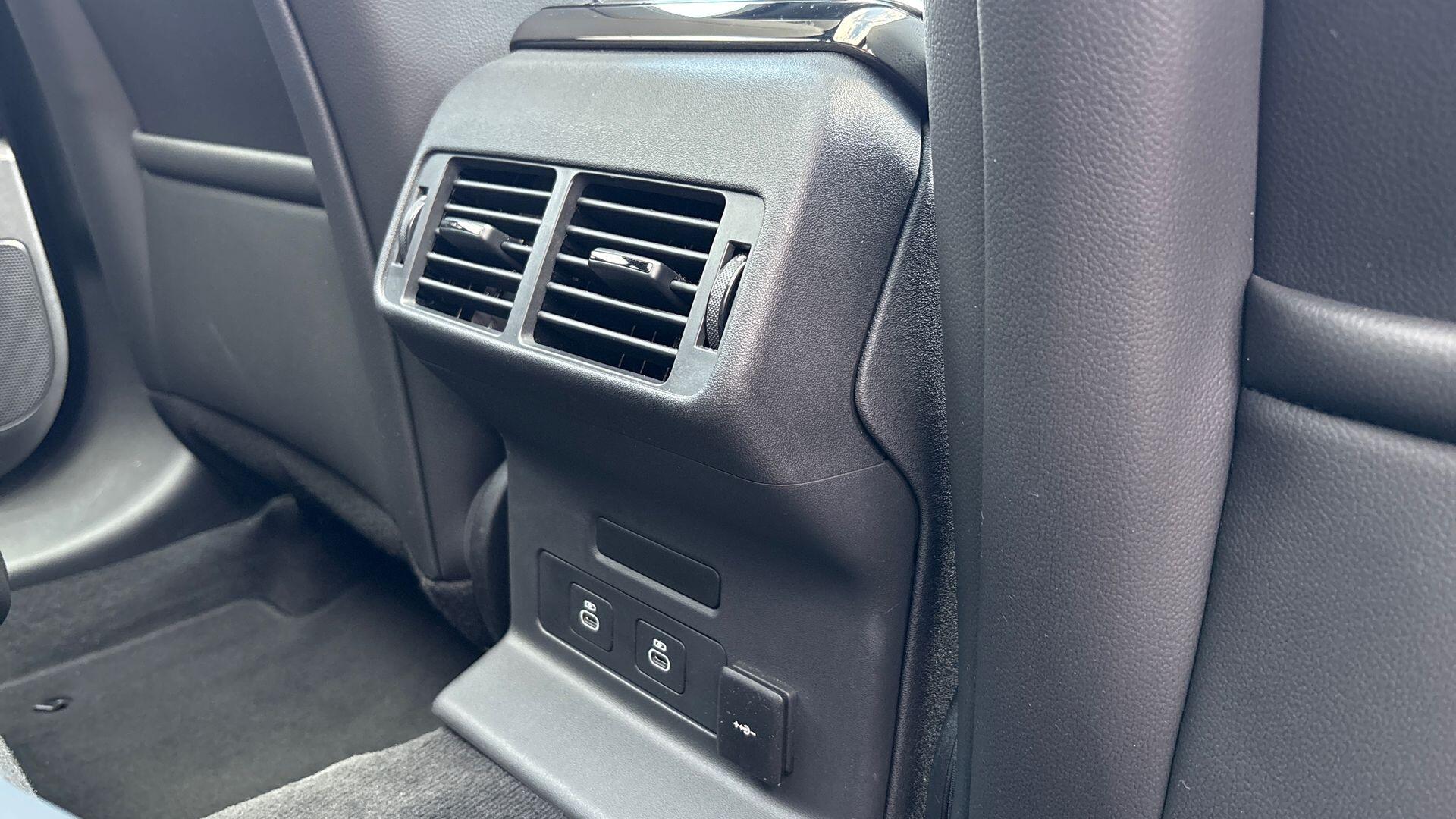 Land Rover Range Rover Velar view 18