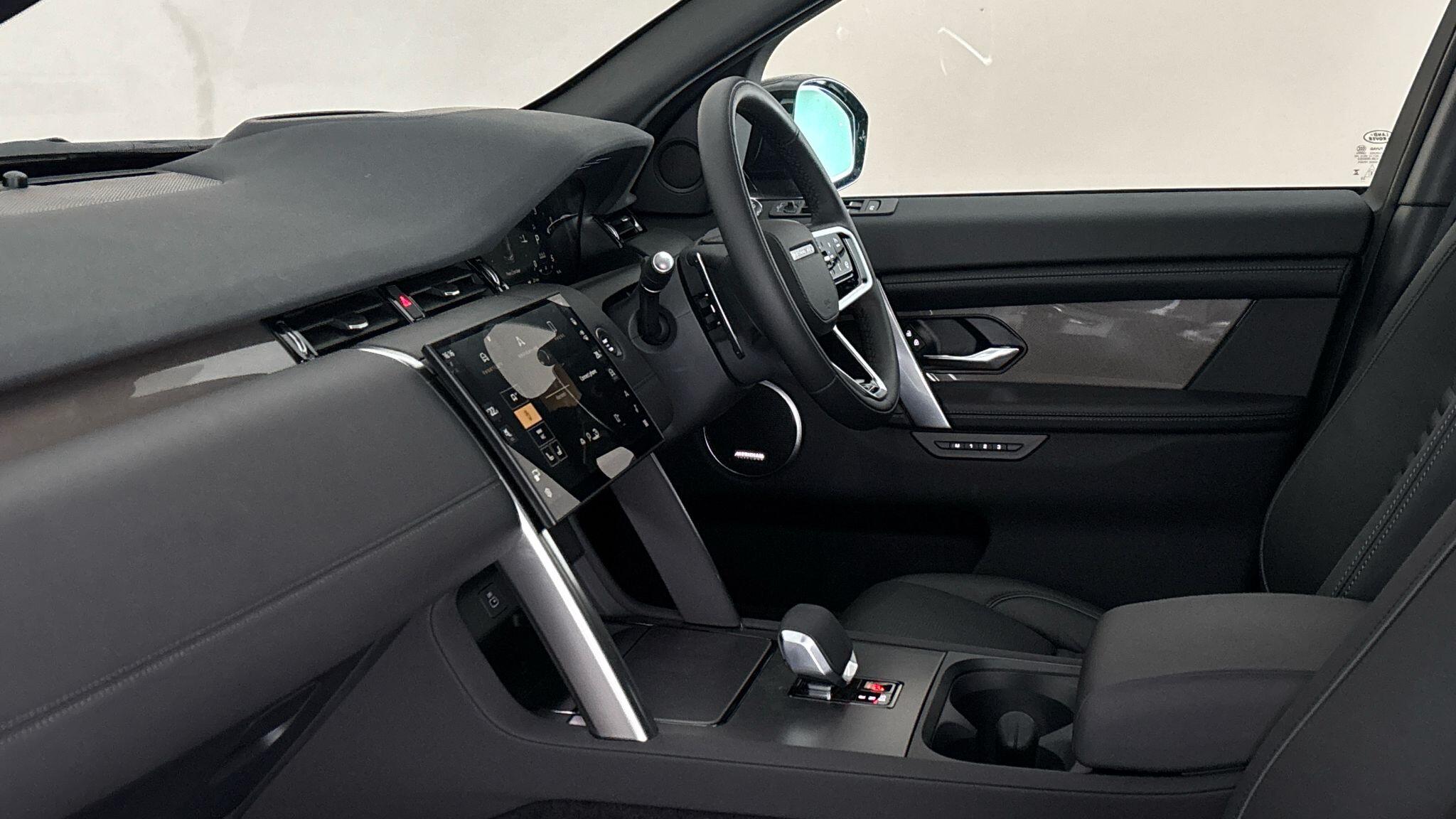 Land Rover Discovery Sport view 22
