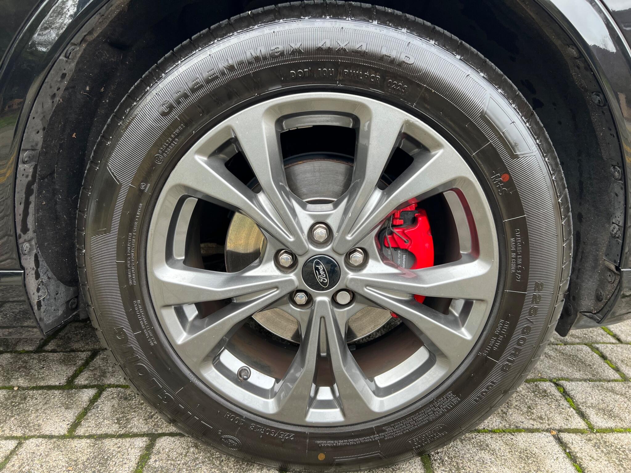 Ford Kuga view 34