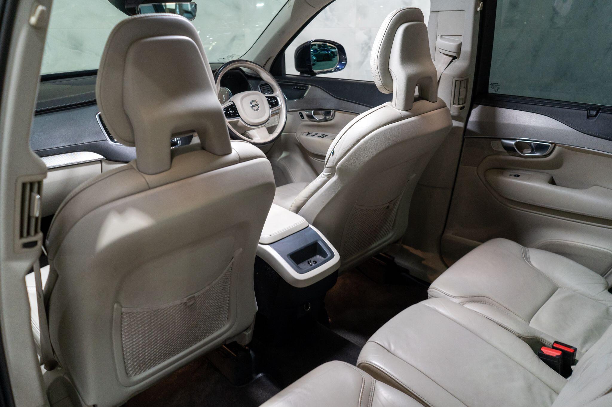 Volvo XC90 view 21