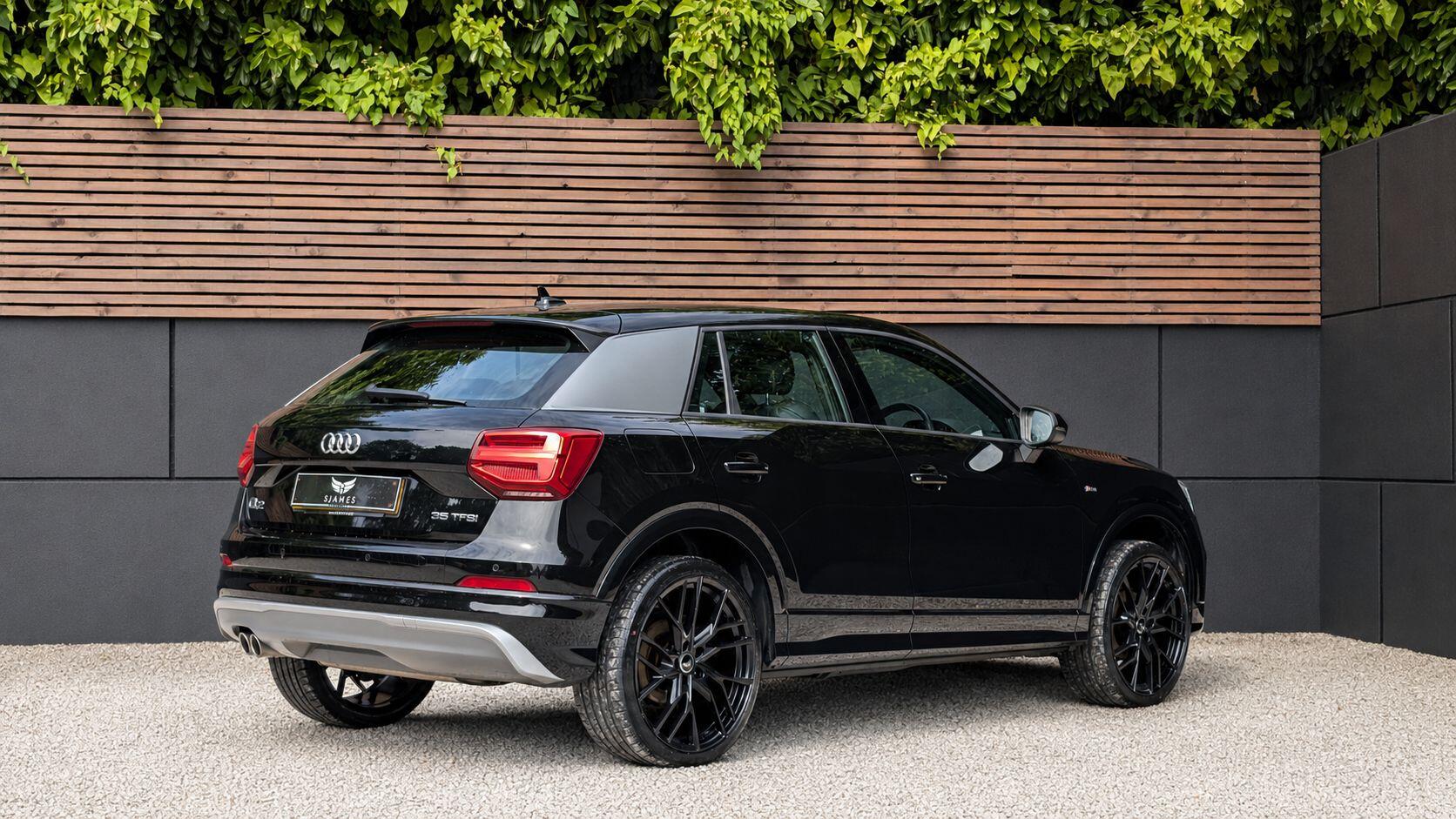 Audi Q2 view 6