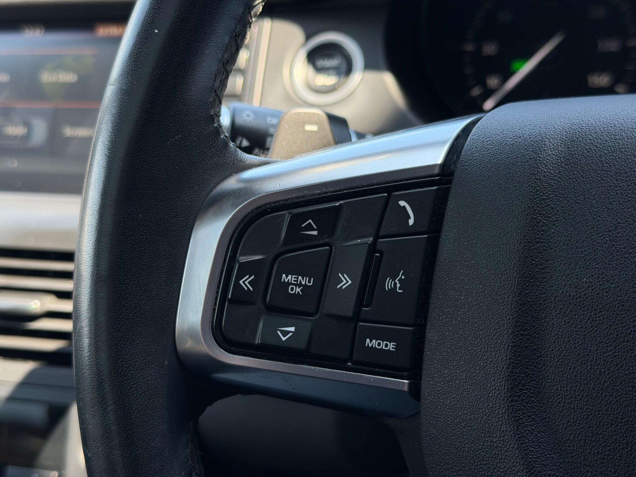 Land Rover Discovery Sport view 17