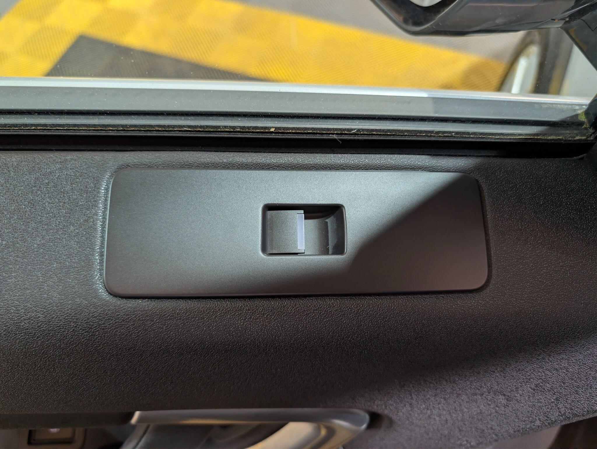 Land Rover Discovery Sport view 72