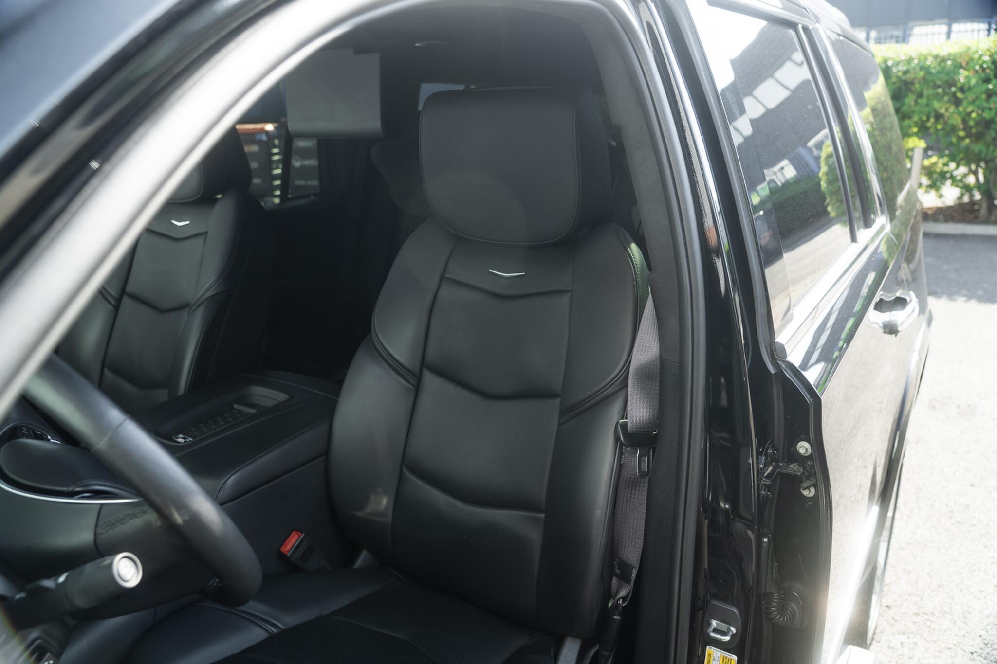 Cadillac Escalade view 26