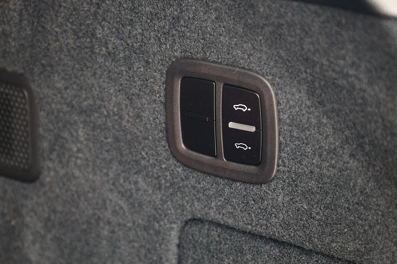 Porsche Cayenne view 34