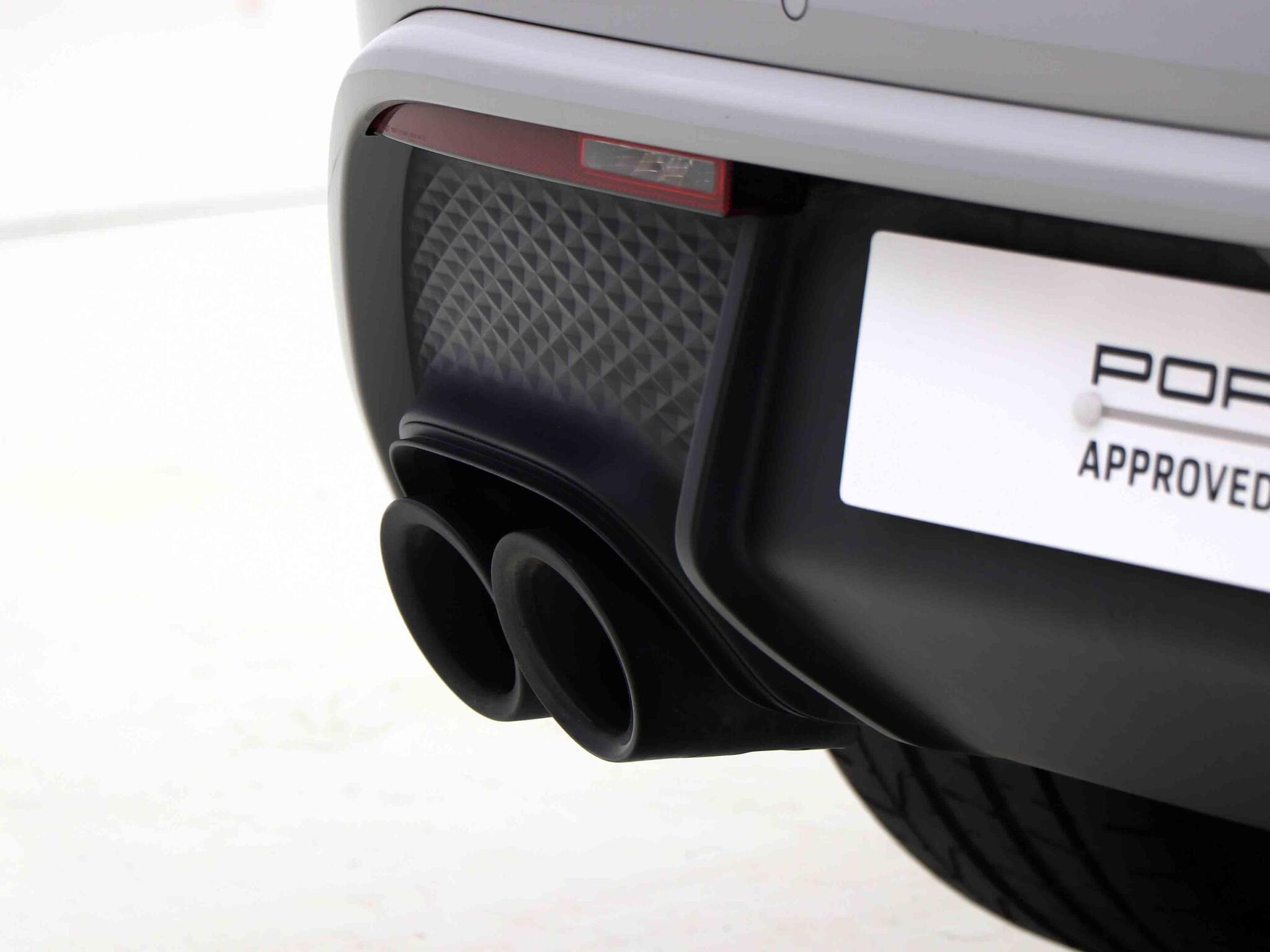 Porsche Macan view 25