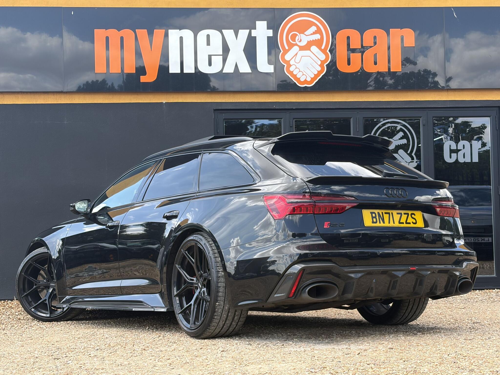 Audi RS6 Avant view 7