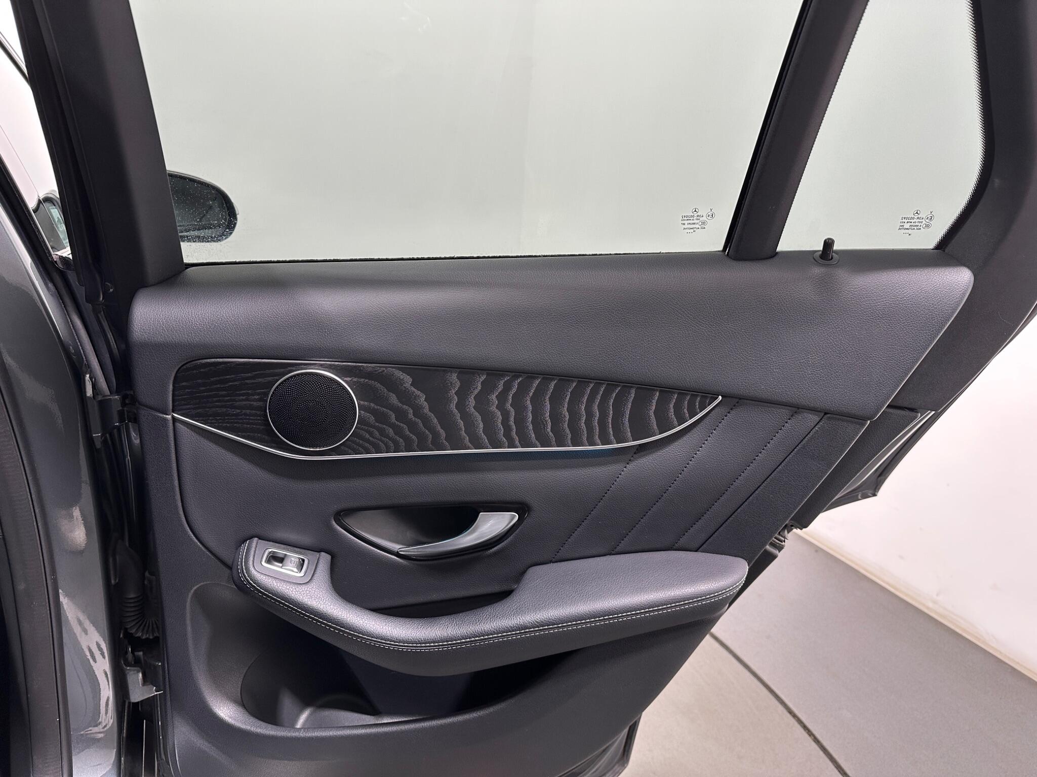Mercedes-Benz GLC view 44