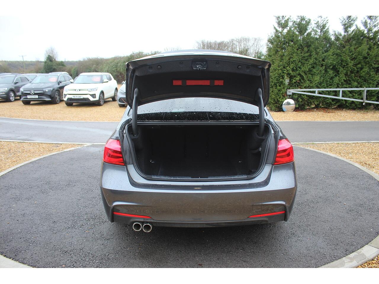 BMW 3 Series view 28
